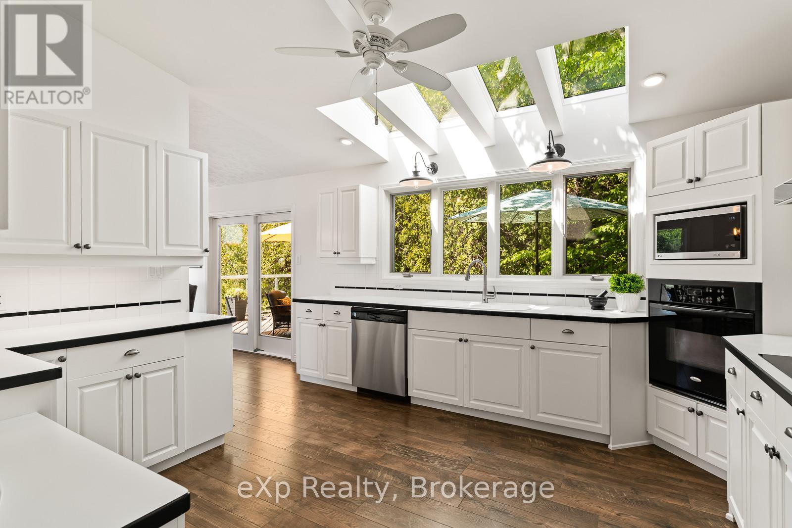 900 Berford Street, South Bruce Peninsula, Ontario  N0H 2T0 - Photo 16 - X12934086