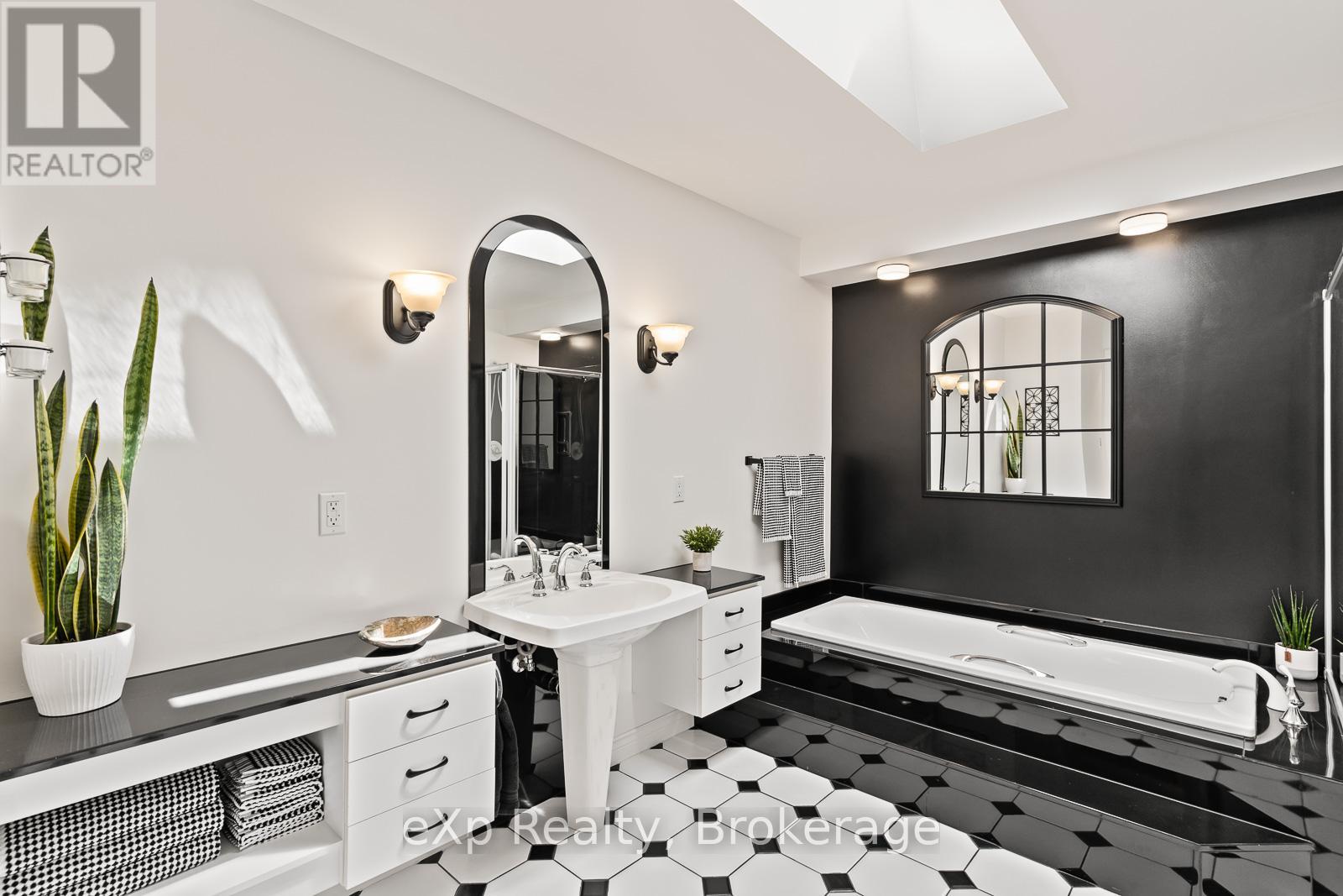 900 Berford Street, South Bruce Peninsula, Ontario  N0H 2T0 - Photo 19 - X12934086