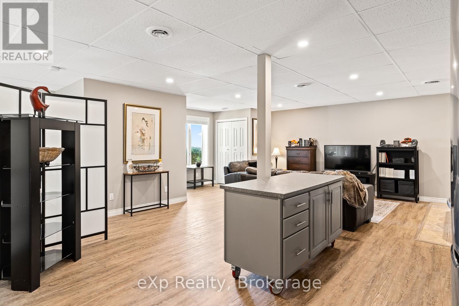 900 Berford Street, South Bruce Peninsula, Ontario  N0H 2T0 - Photo 41 - X12934088