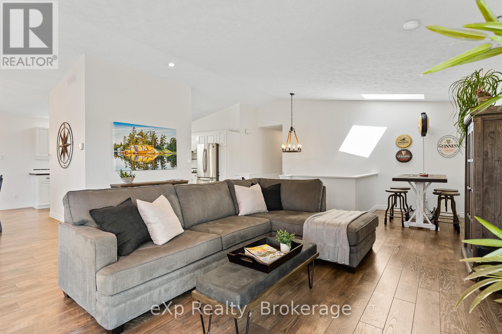 900 Berford Street, South Bruce Peninsula, Ontario  N0H 2T0 - Photo 9 - X12934088