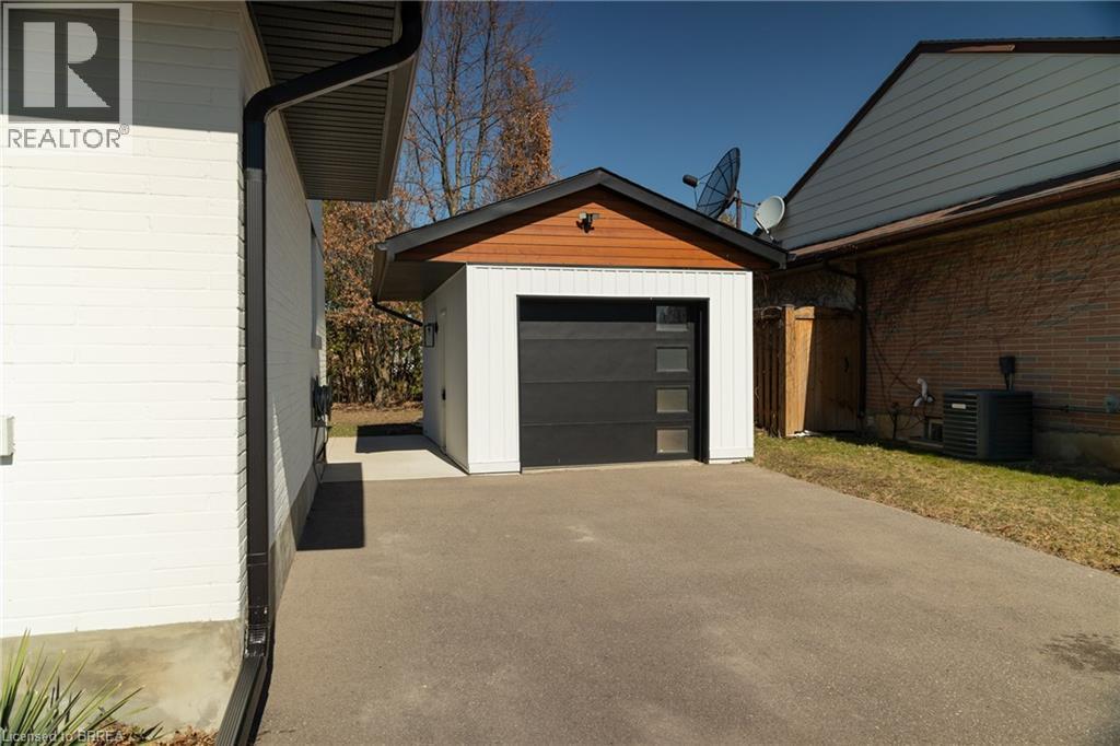 40 Varadi Avenue, Brantford, Ontario  N3R 3N3 - Photo 5 - 40811249