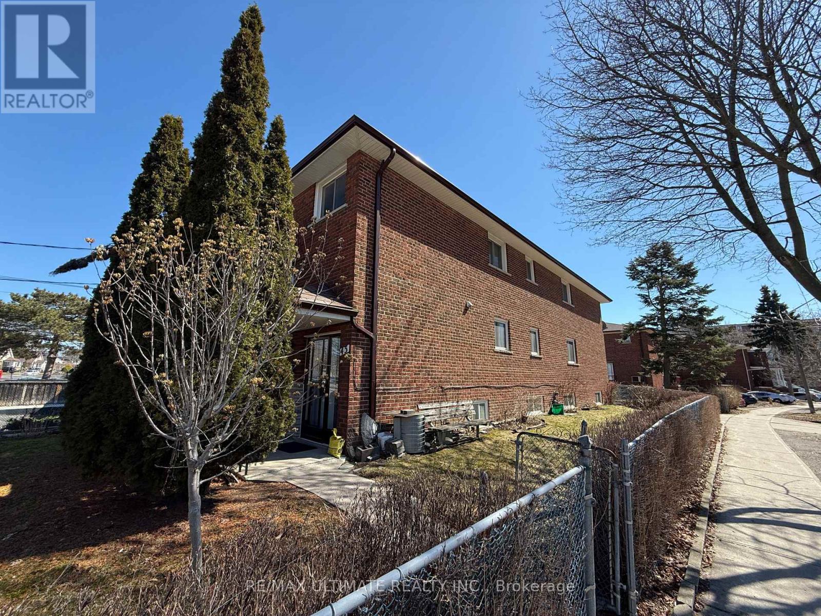 Main - 43 Chapman Avenue, Toronto, Ontario  M4B 1C6 - Photo 4 - E12934178