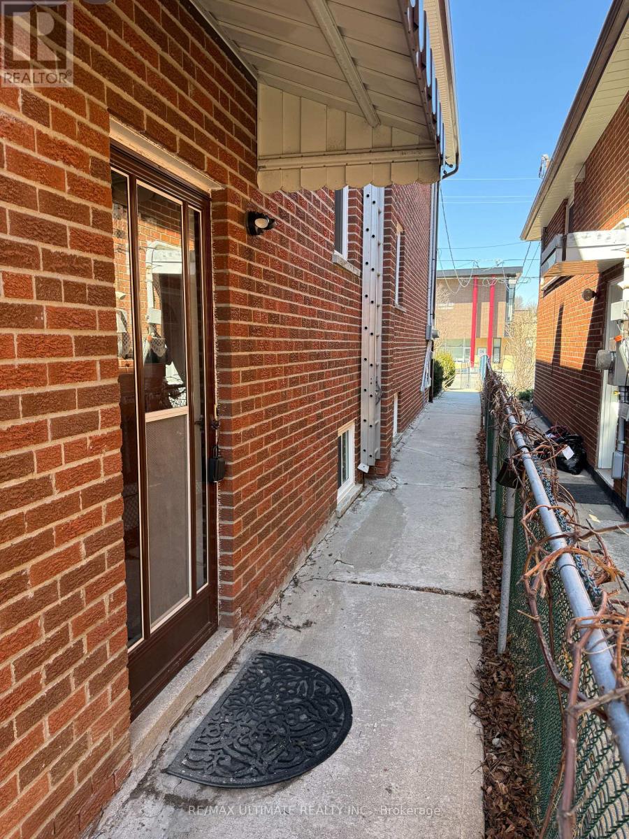 Main - 43 Chapman Avenue, Toronto, Ontario  M4B 1C6 - Photo 7 - E12934178