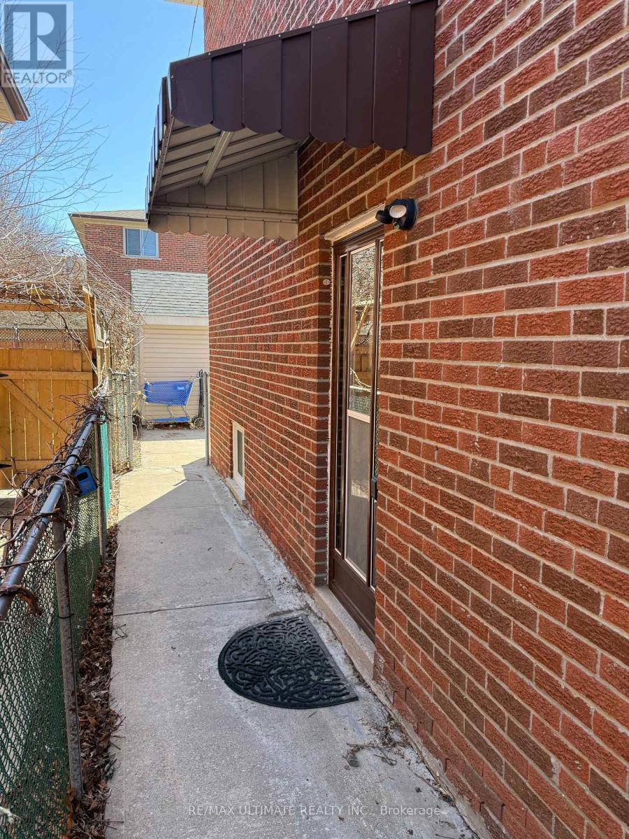 Main - 43 Chapman Avenue, Toronto, Ontario  M4B 1C6 - Photo 8 - E12934178