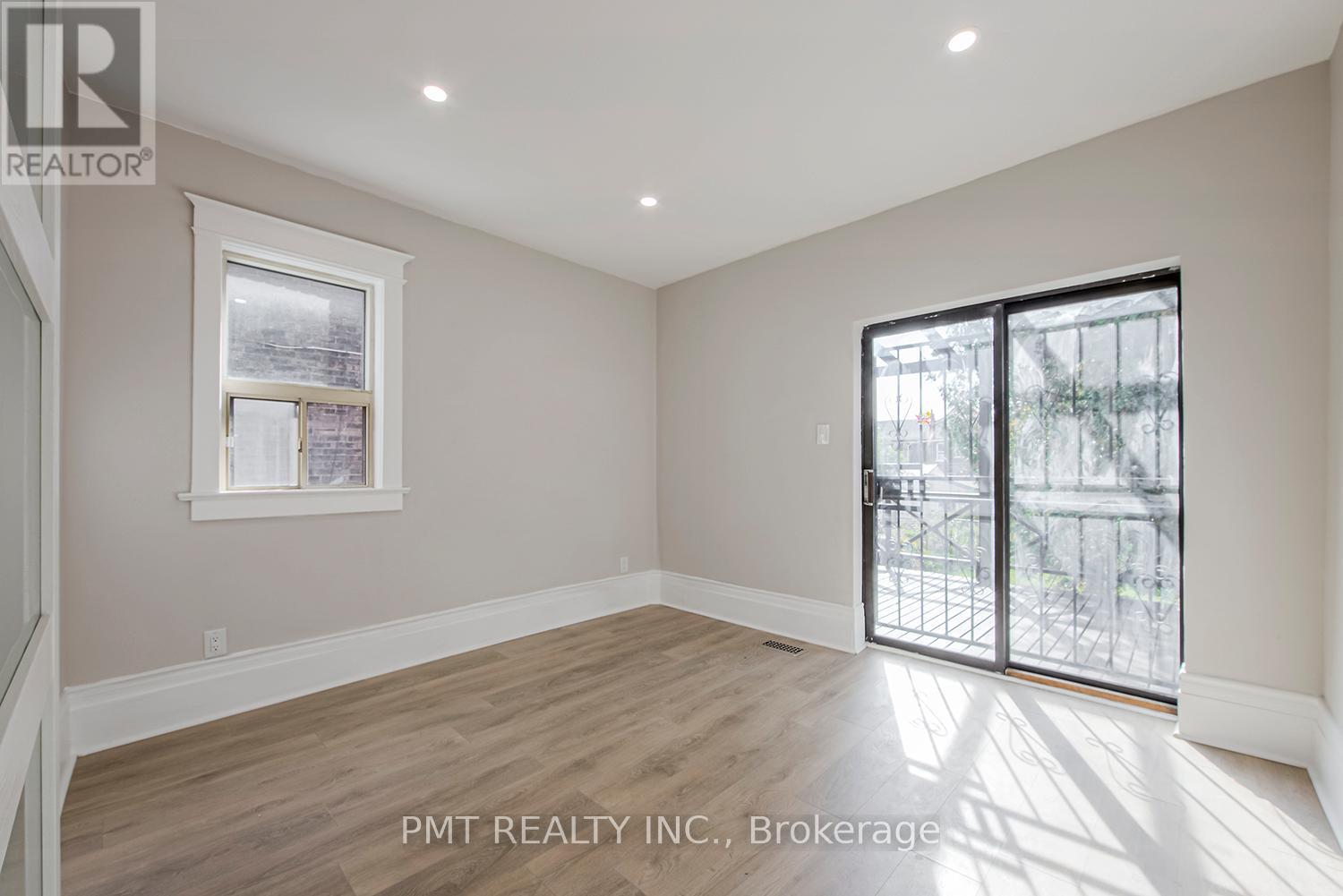 Main - 25 Sandford Avenue, Toronto, Ontario M4L 2E6 - Photo 14 - E12934218