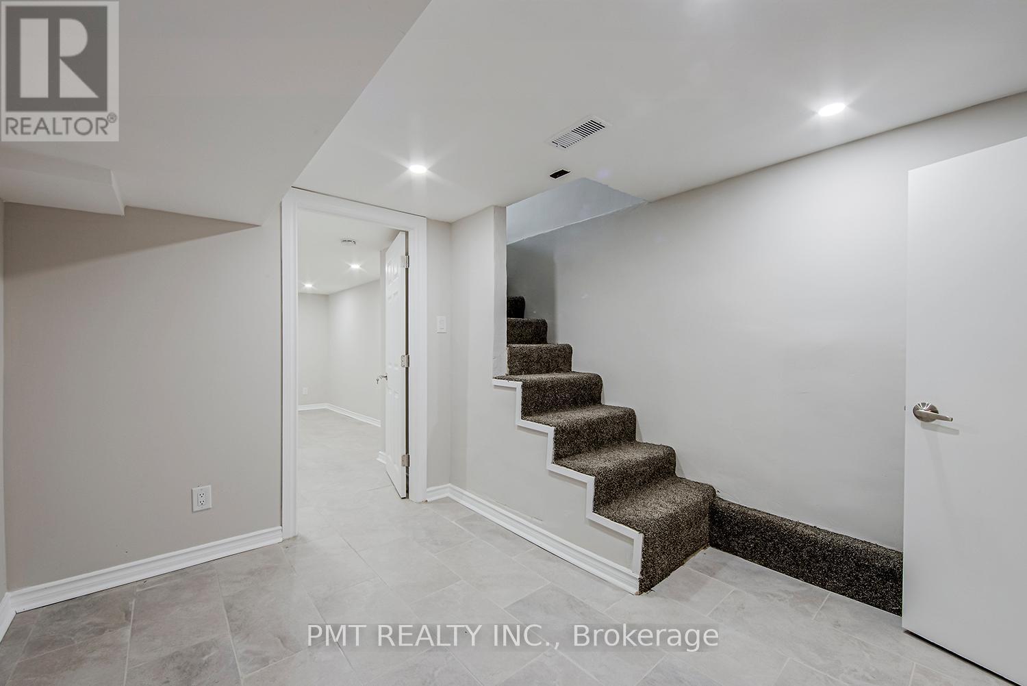 Main - 25 Sandford Avenue, Toronto, Ontario M4L 2E6 - Photo 16 - E12934218