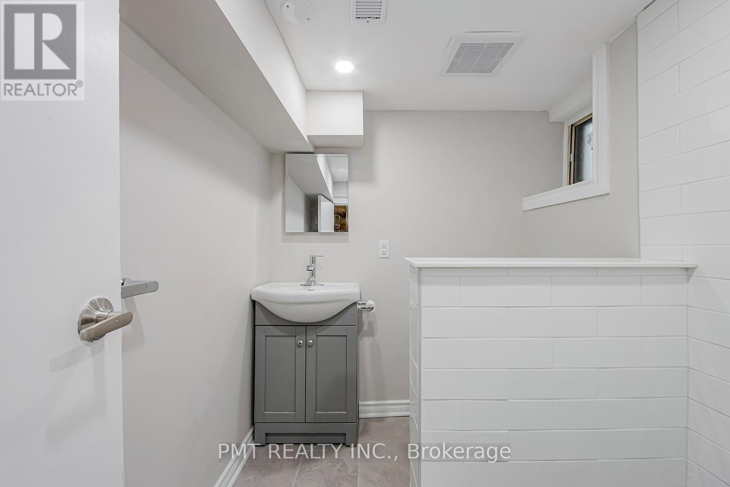 Main - 25 Sandford Avenue, Toronto, Ontario M4L 2E6 - Photo 17 - E12934218