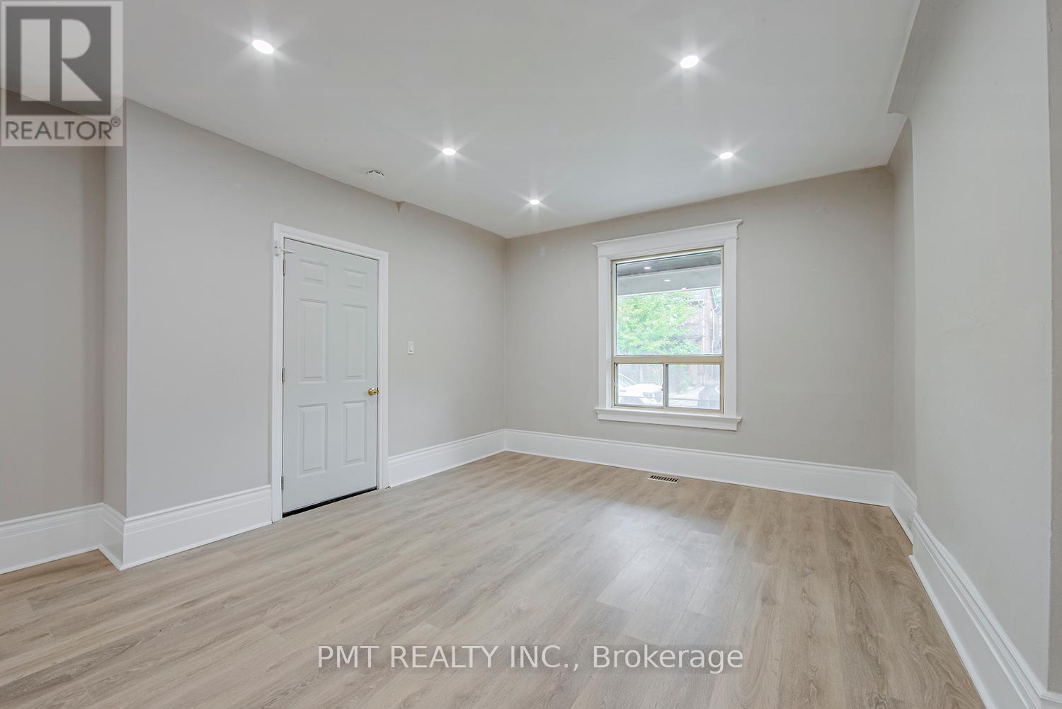 Main - 25 Sandford Avenue, Toronto, Ontario M4L 2E6 - Photo 4 - E12934218