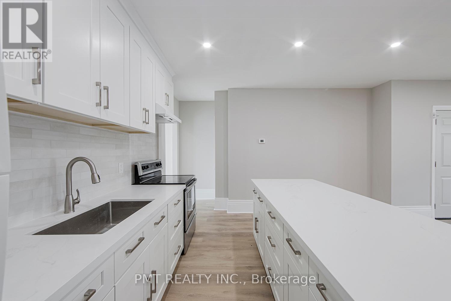 Main - 25 Sandford Avenue, Toronto, Ontario M4L 2E6 - Photo 9 - E12934218