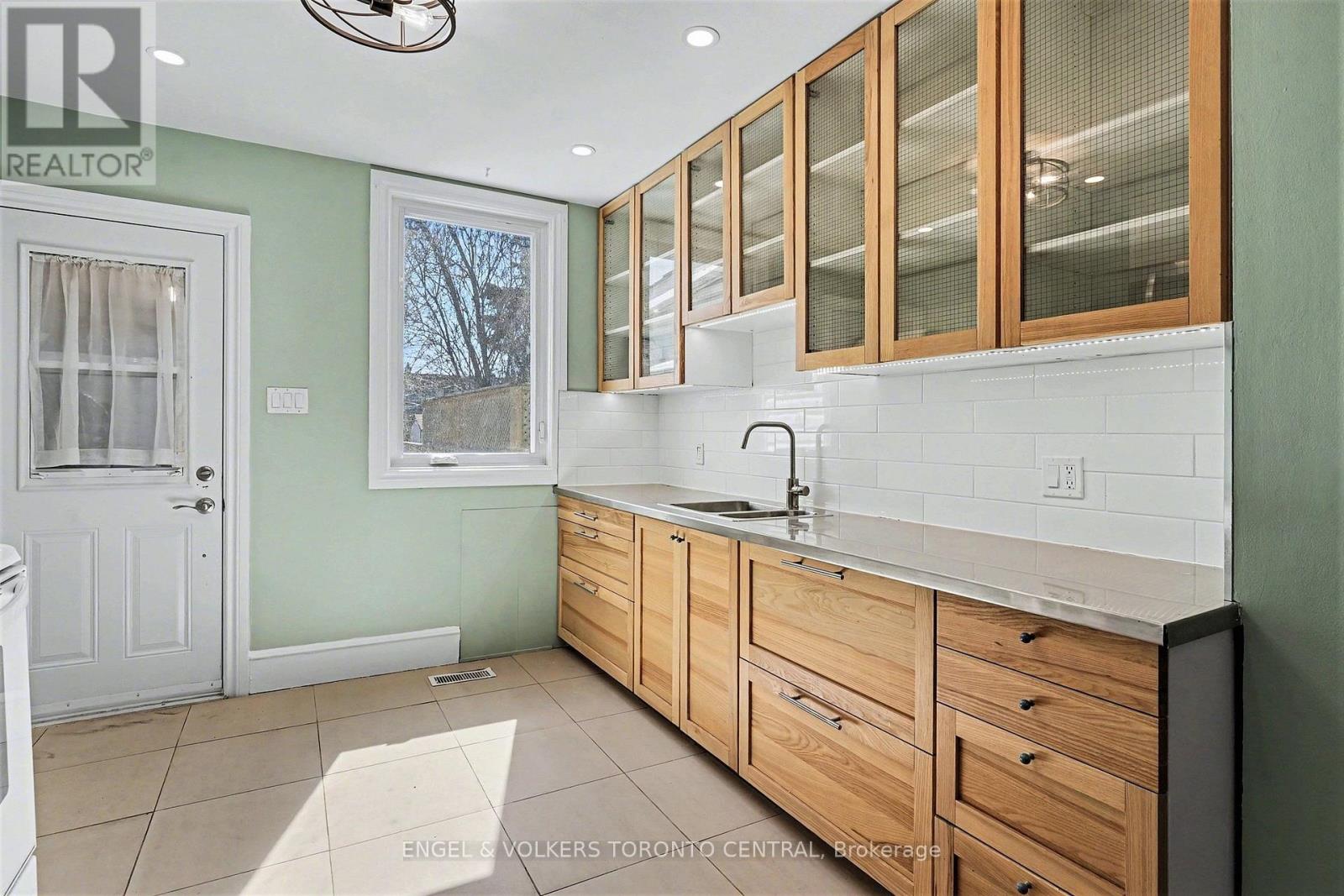 179 Coleman Avenue, Toronto, Ontario  M4C 1P9 - Photo 11 - E12887976