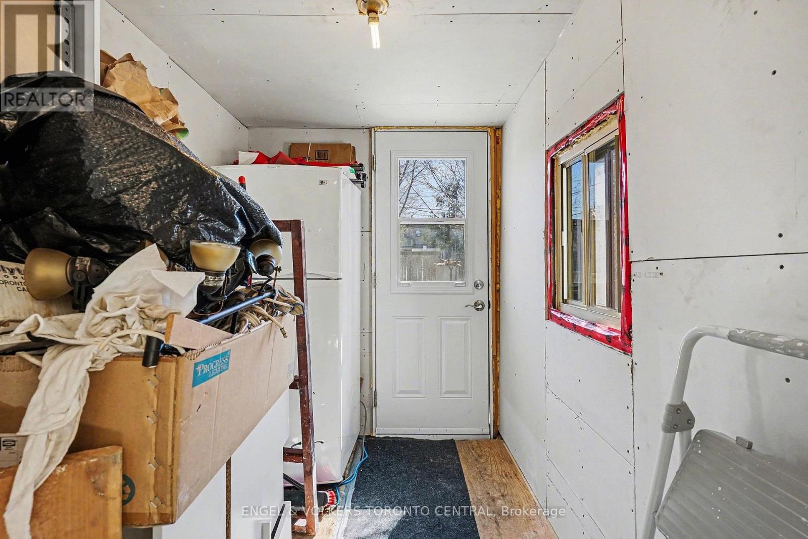 179 Coleman Avenue, Toronto, Ontario  M4C 1P9 - Photo 15 - E12887976