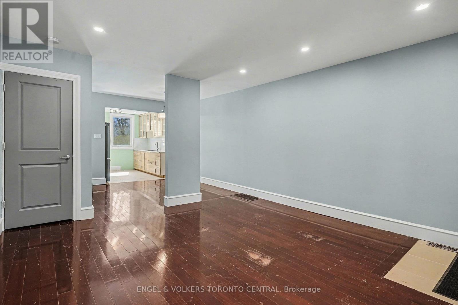 179 Coleman Avenue, Toronto, Ontario  M4C 1P9 - Photo 8 - E12887976