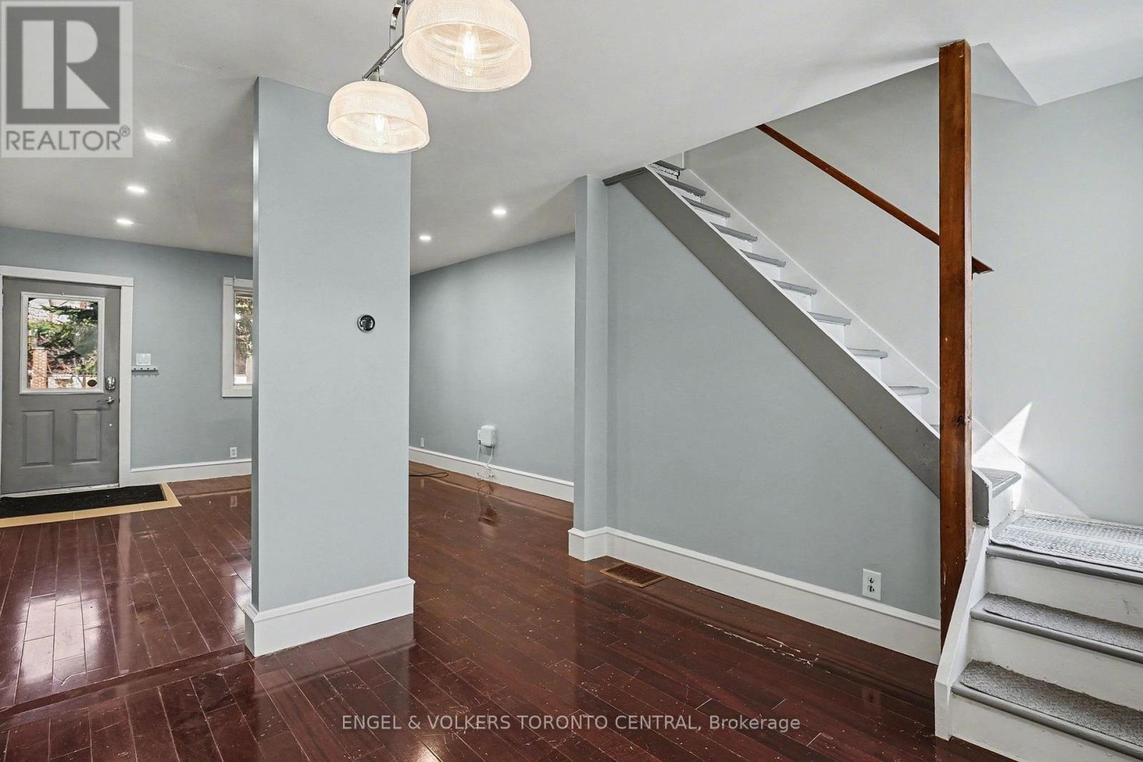 179 Coleman Avenue, Toronto, Ontario  M4C 1P9 - Photo 6 - E12887976