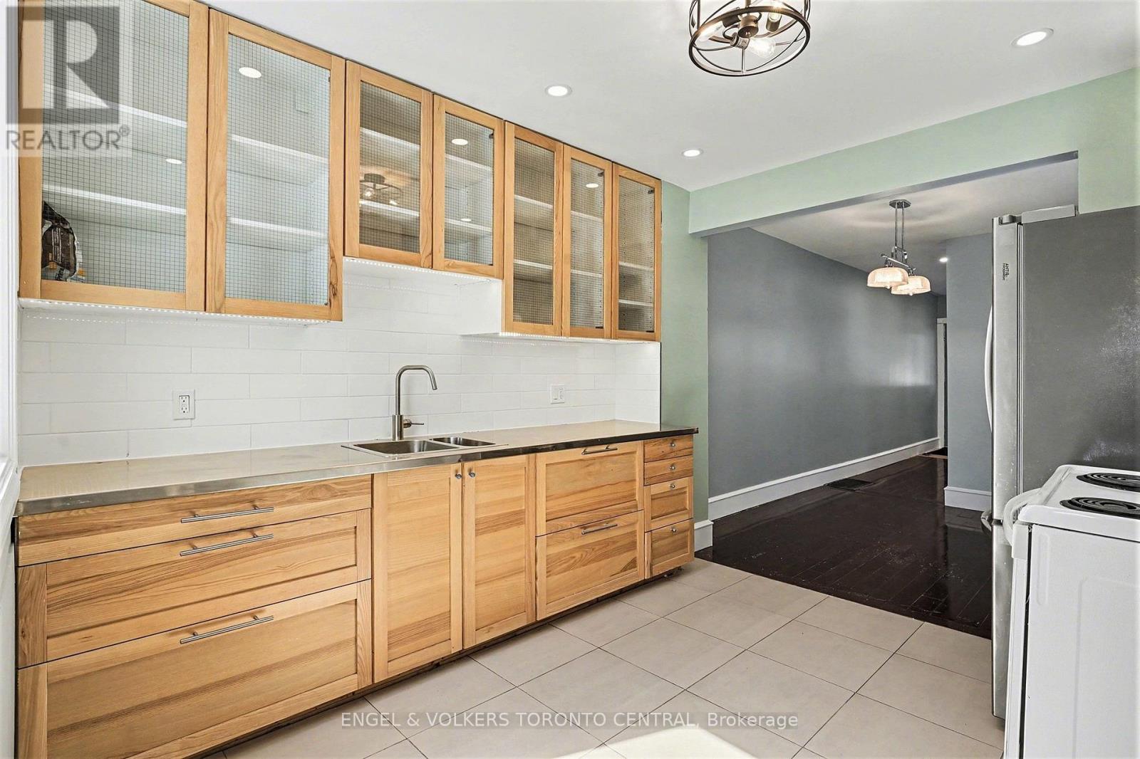 179 Coleman Avenue, Toronto, Ontario  M4C 1P9 - Photo 12 - E12887976