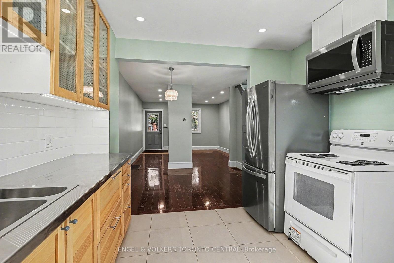 179 Coleman Avenue, Toronto, Ontario  M4C 1P9 - Photo 14 - E12887976