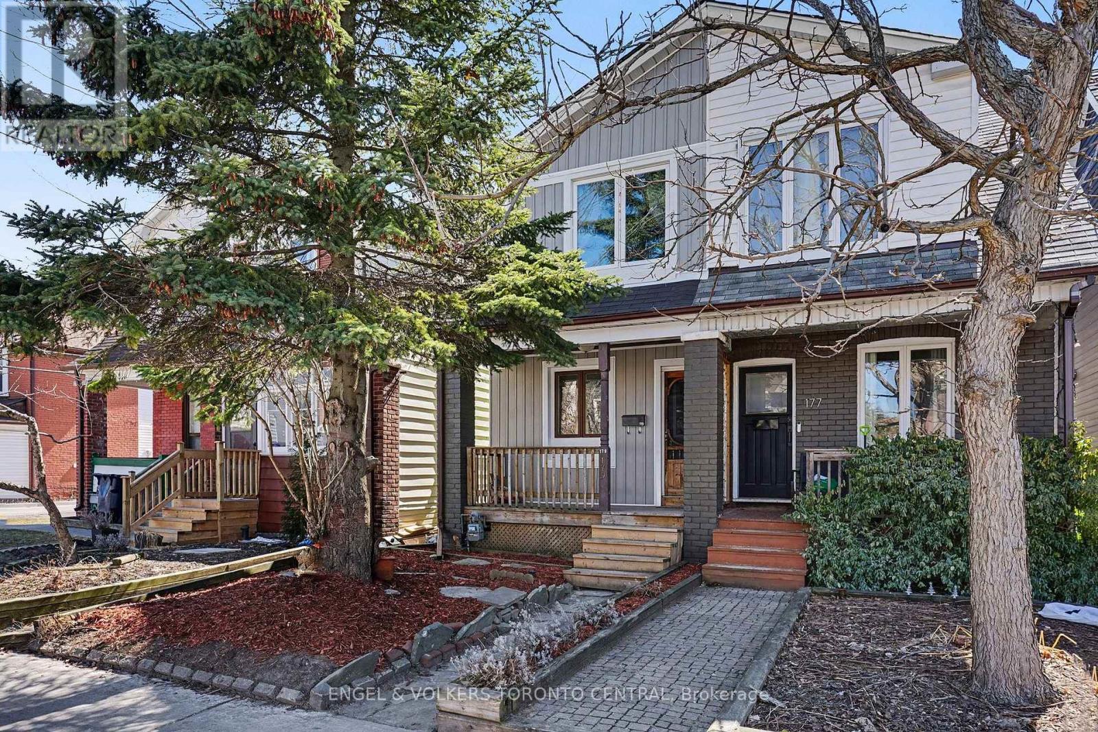 179 Coleman Avenue, Toronto, Ontario  M4C 1P9 - Photo 3 - E12887976