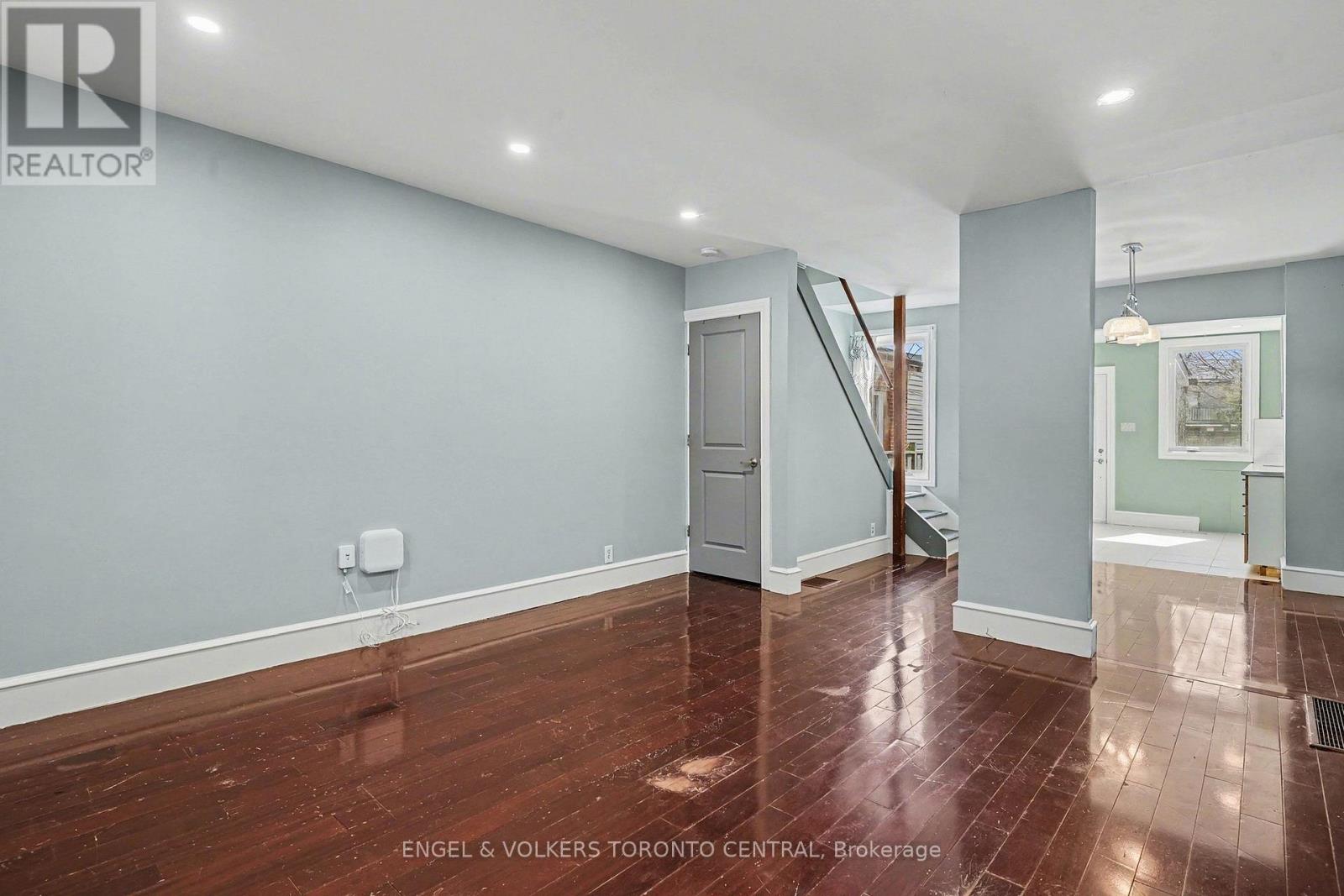 179 Coleman Avenue, Toronto, Ontario  M4C 1P9 - Photo 9 - E12887976