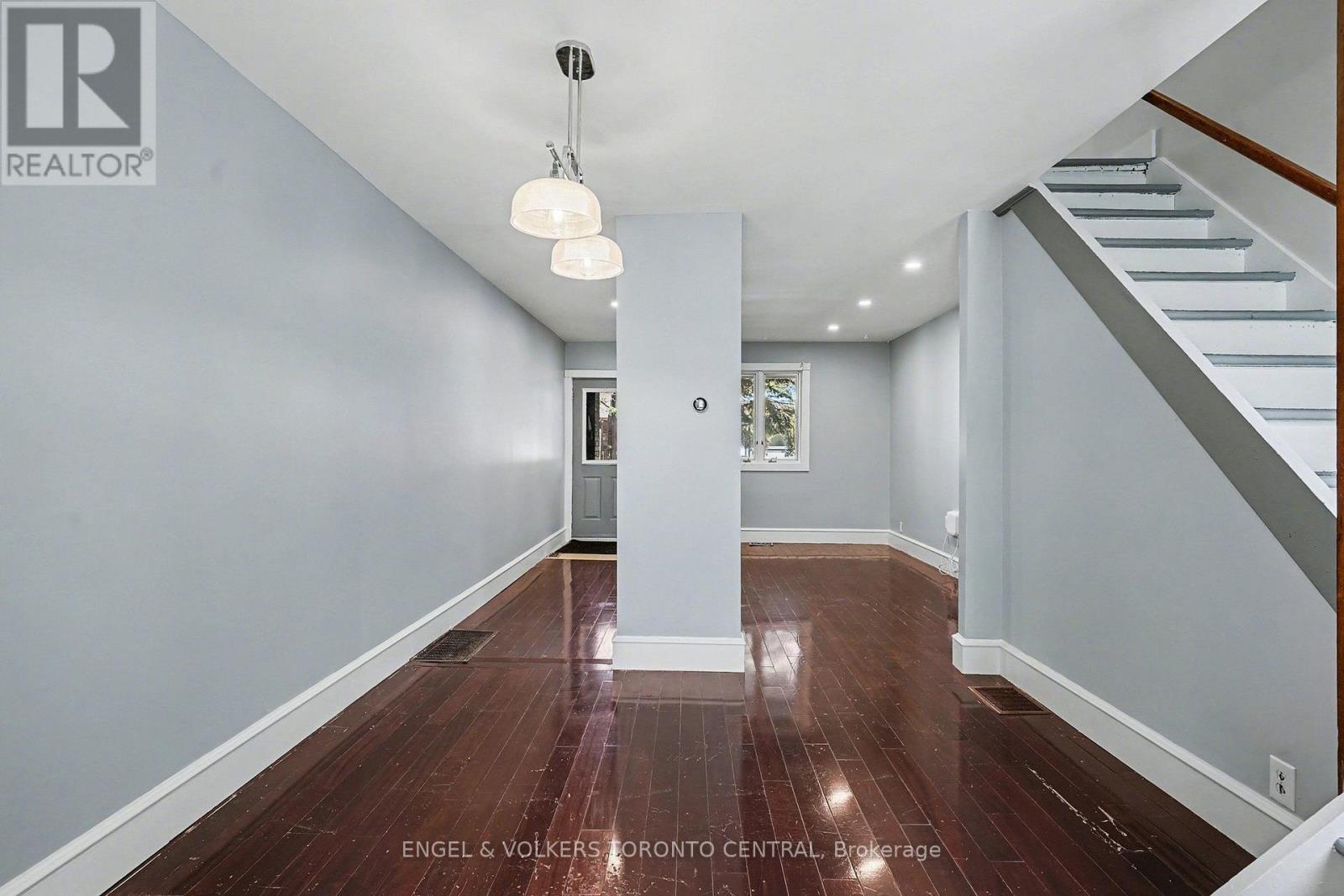 179 Coleman Avenue, Toronto, Ontario  M4C 1P9 - Photo 5 - E12887976