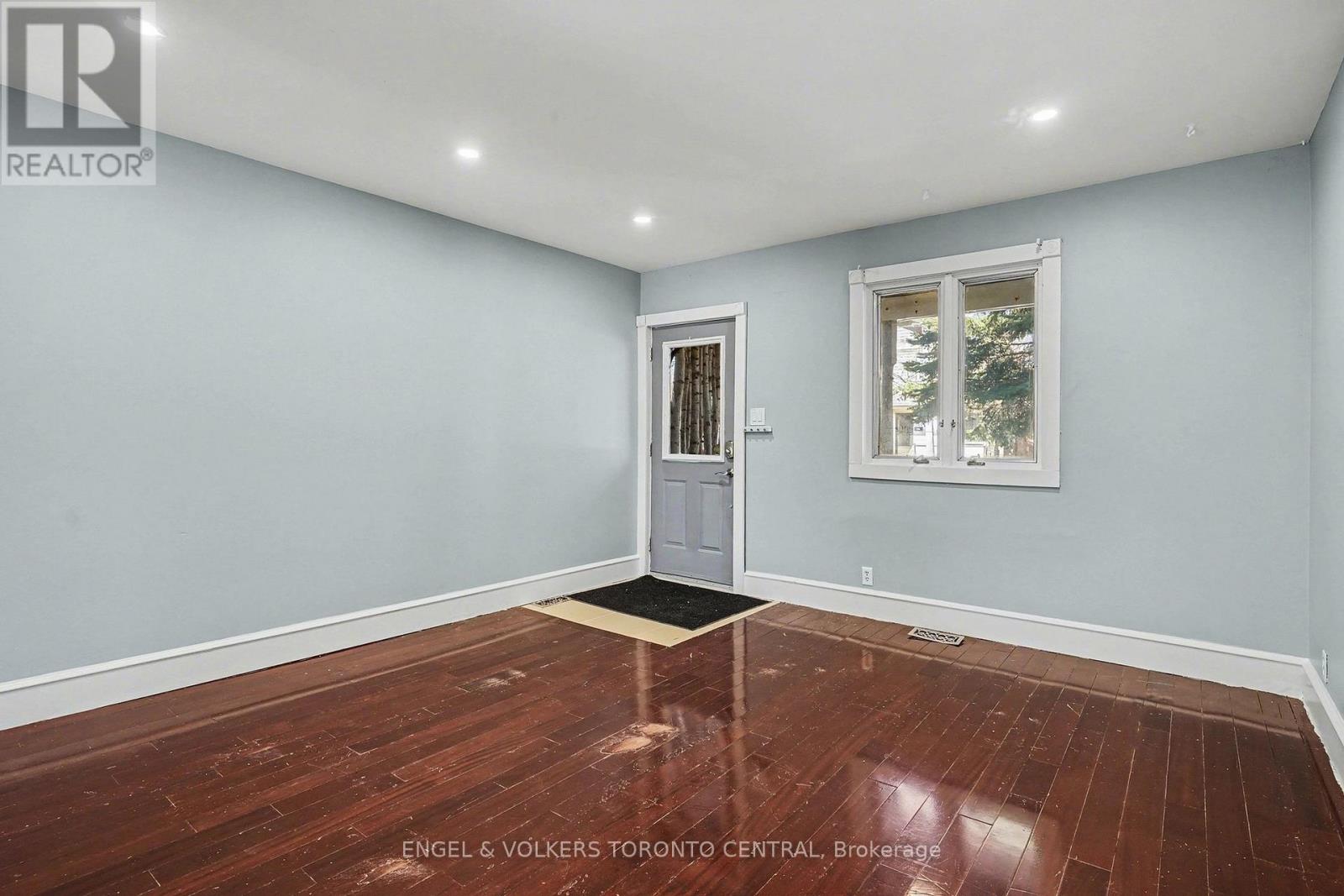 179 Coleman Avenue, Toronto, Ontario  M4C 1P9 - Photo 7 - E12887976