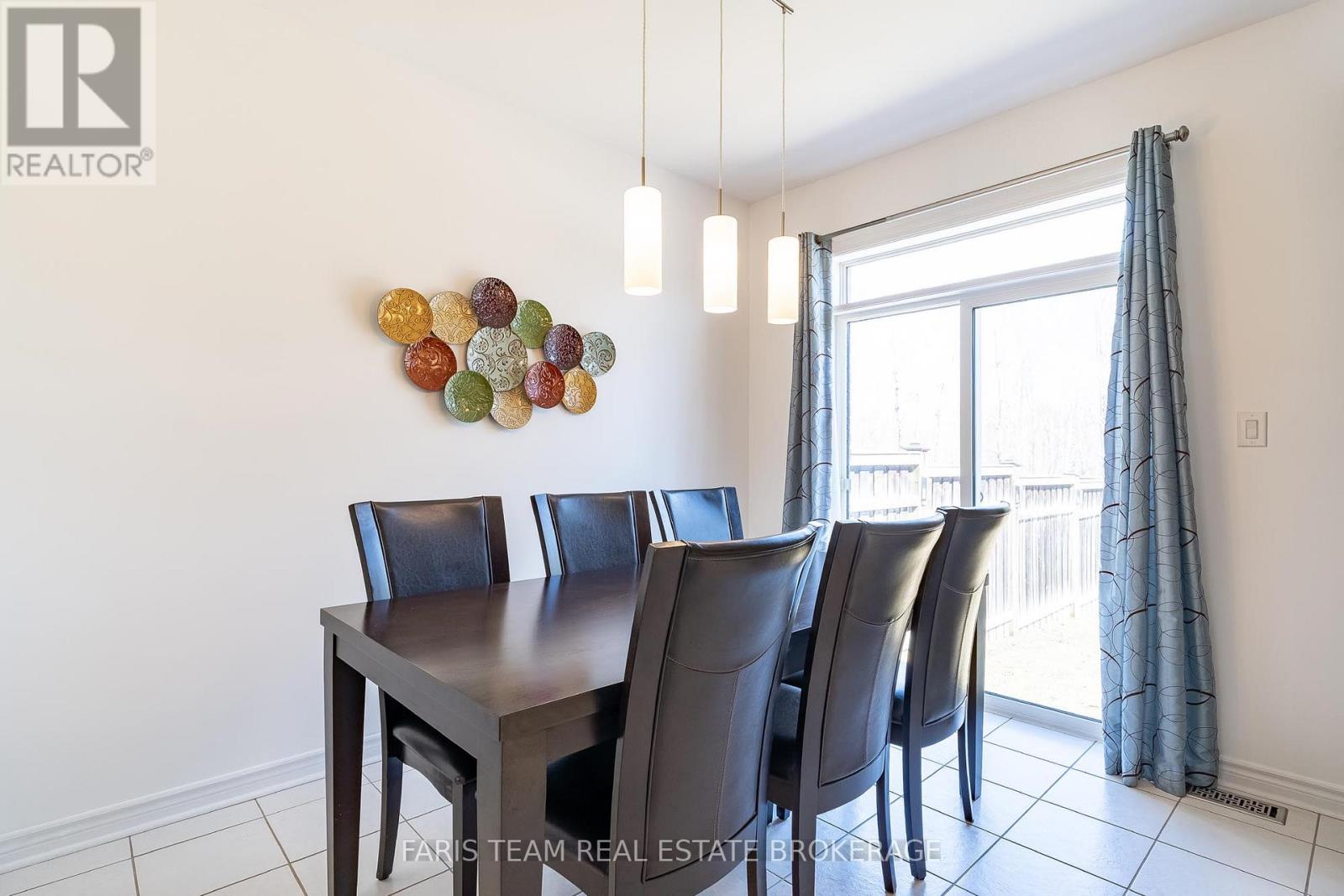 93 Collier Crescent, Essa, Ontario  L3W 0M8 - Photo 10 - N12934116