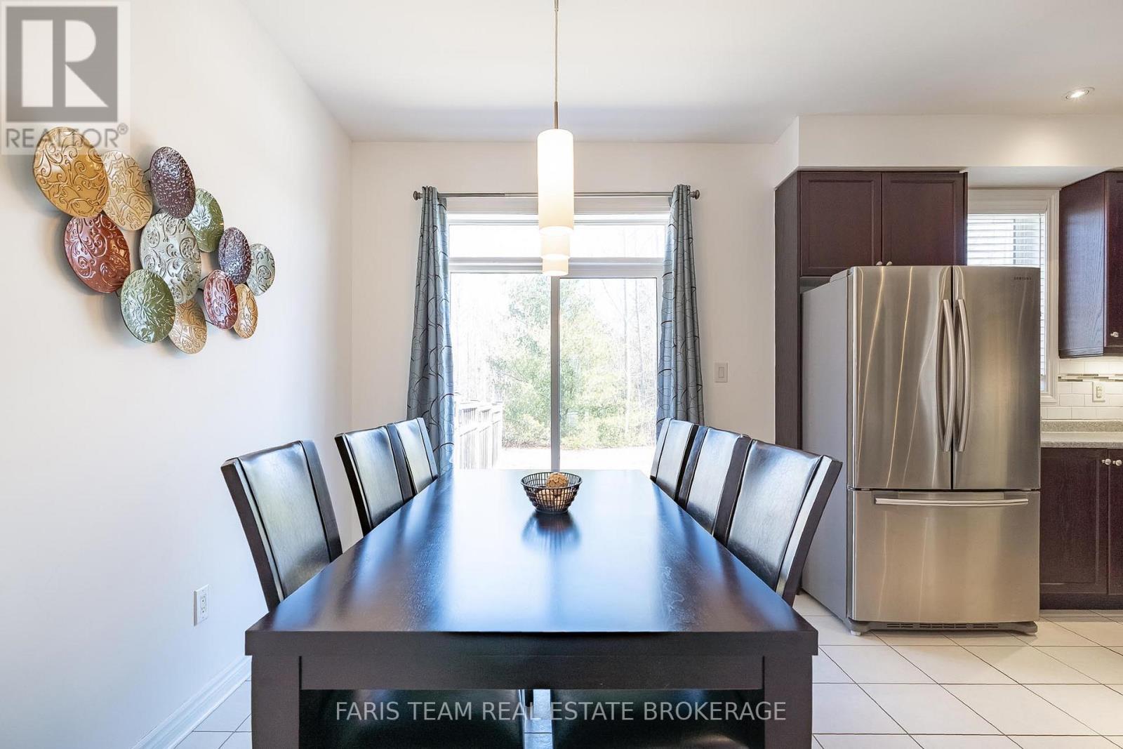 93 Collier Crescent, Essa, Ontario  L3W 0M8 - Photo 11 - N12934116