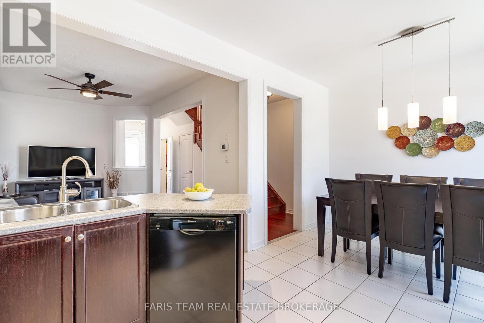 93 Collier Crescent, Essa, Ontario  L3W 0M8 - Photo 9 - N12934116