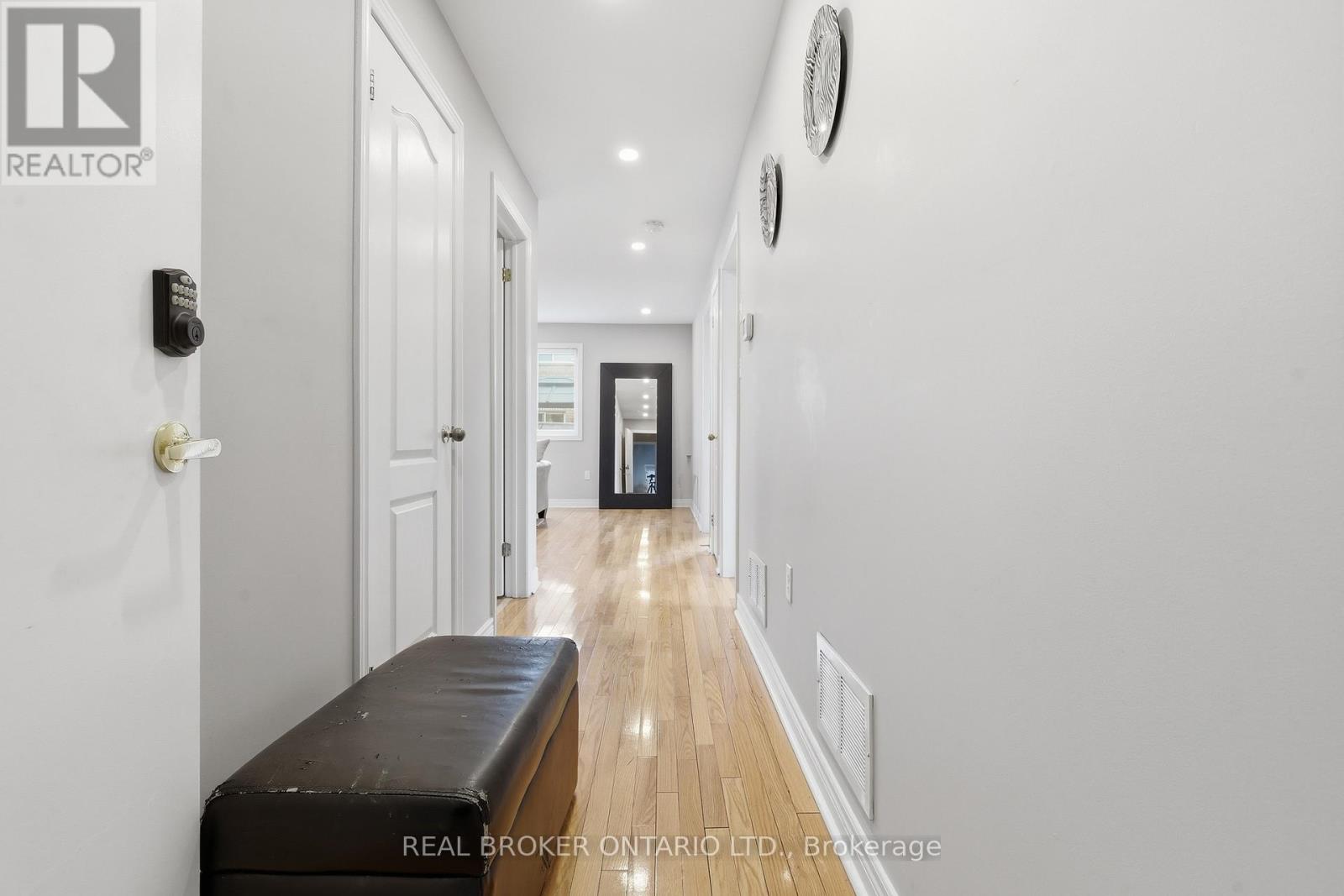 Main - 2 Sir Jacobs Crescent, Brampton, Ontario  L7A 3T4 - Photo 12 - W12924810