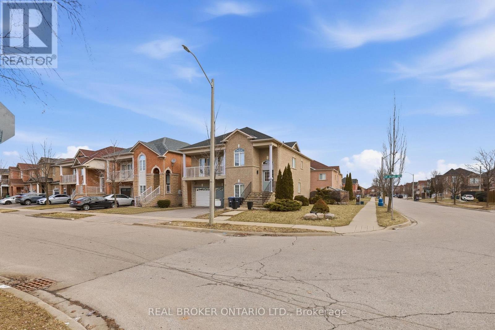 Main - 2 Sir Jacobs Crescent, Brampton, Ontario  L7A 3T4 - Photo 2 - W12924810