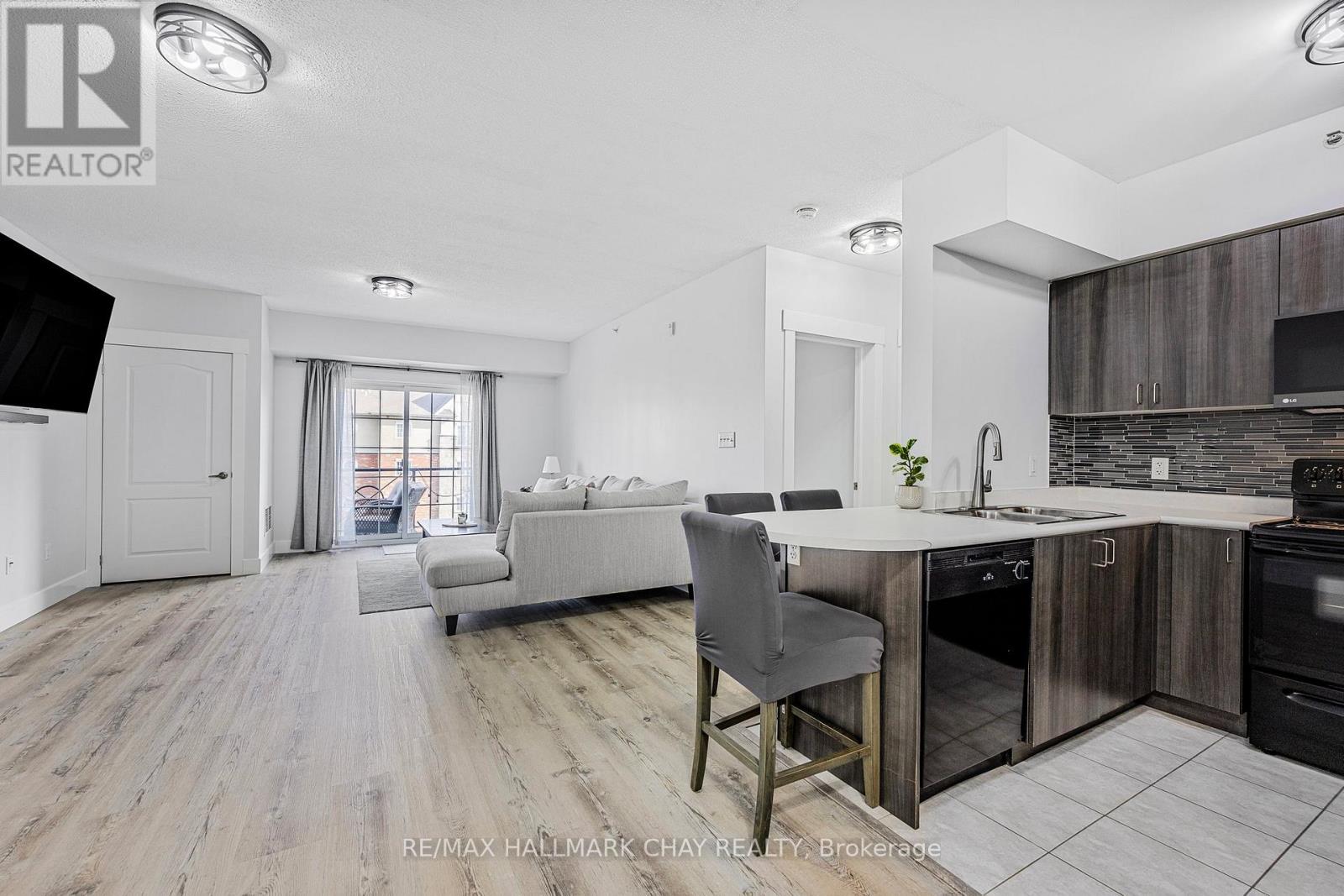 409 - 41 Ferndale Drive S, Barrie (Ardagh), Ontario  L4N 5T6 - Photo 2 - S12934194