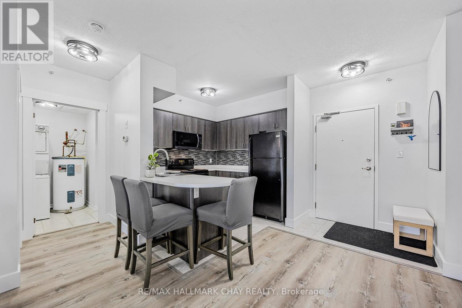 409 - 41 Ferndale Drive S, Barrie (Ardagh), Ontario  L4N 5T6 - Photo 3 - S12934194