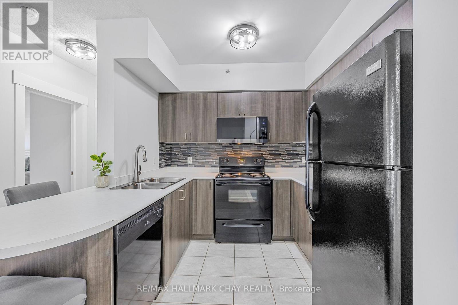 409 - 41 Ferndale Drive S, Barrie (Ardagh), Ontario  L4N 5T6 - Photo 4 - S12934194