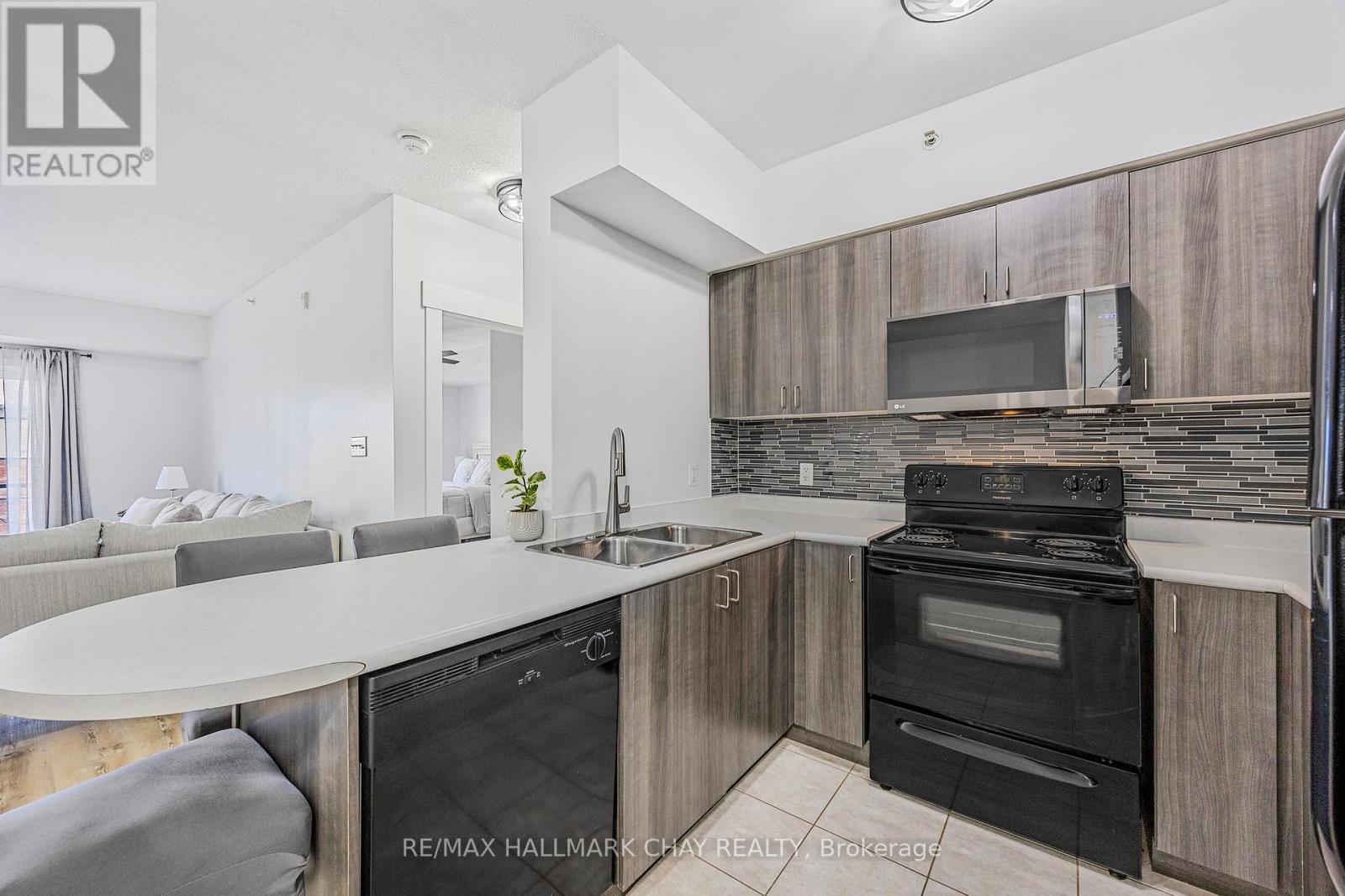 409 - 41 Ferndale Drive S, Barrie (Ardagh), Ontario  L4N 5T6 - Photo 6 - S12934194