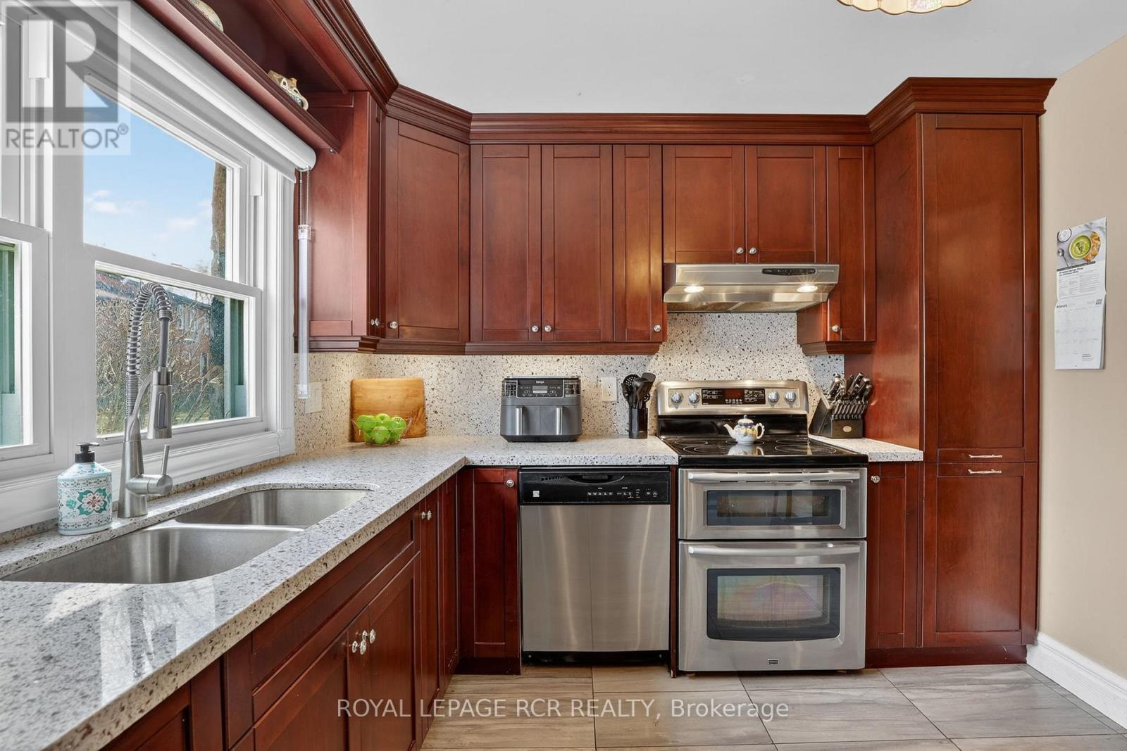 12 - 2825 Gananoque Drive, Mississauga, Ontario  L5N 1V6 - Photo 7 - W12934138