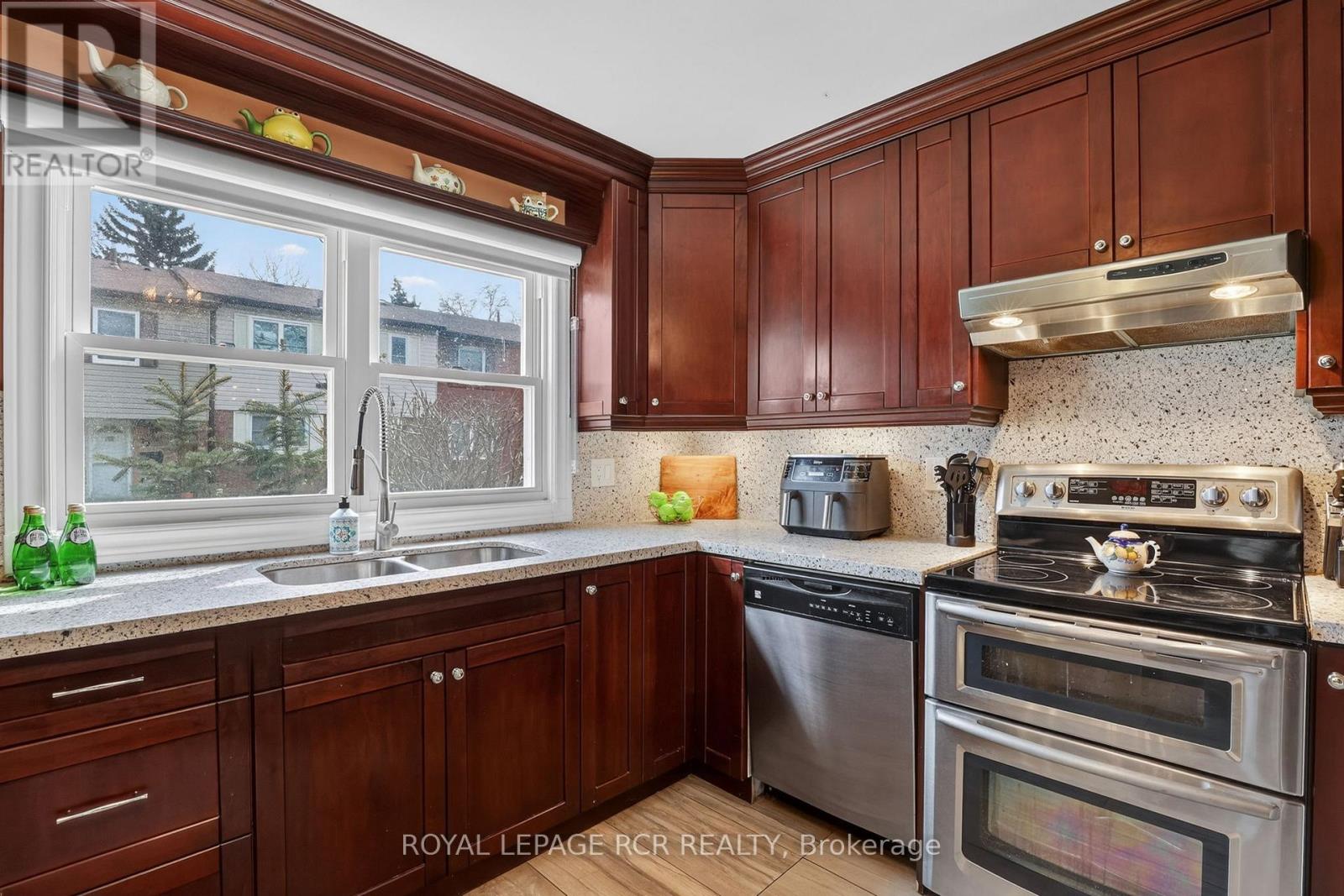 12 - 2825 Gananoque Drive, Mississauga, Ontario  L5N 1V6 - Photo 8 - W12934138