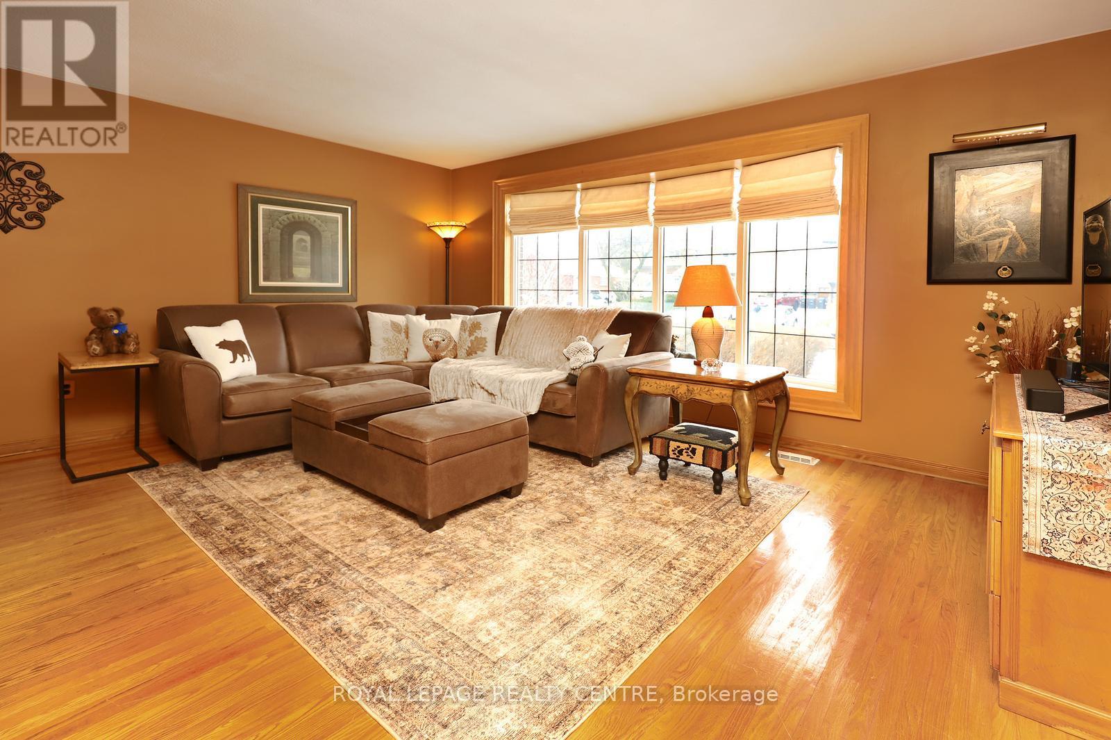 3638 Anniversary Road, Mississauga (Erindale), Ontario  L5C 2G1 - Photo 10 - W12934164