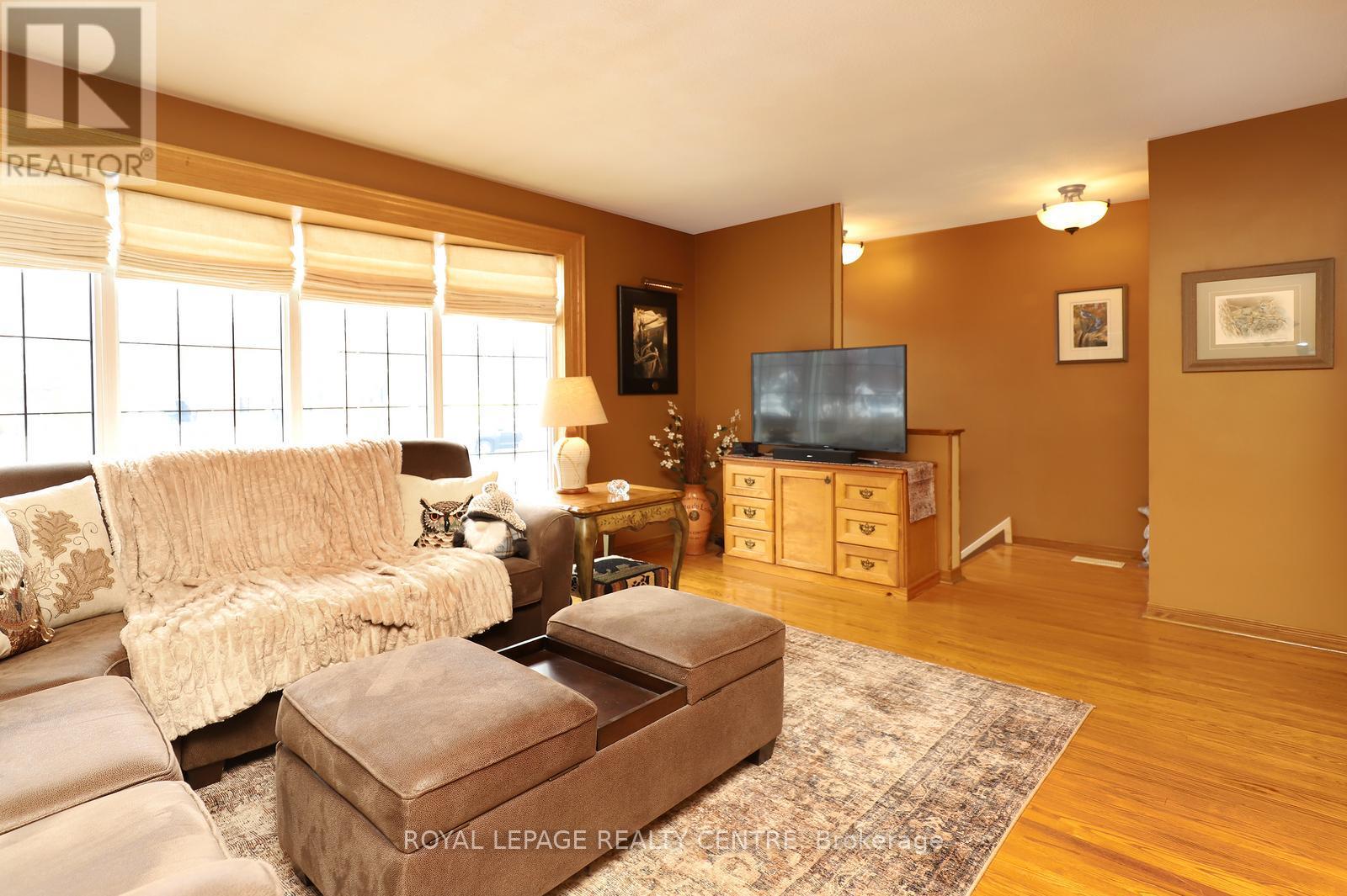 3638 Anniversary Road, Mississauga (Erindale), Ontario  L5C 2G1 - Photo 12 - W12934164