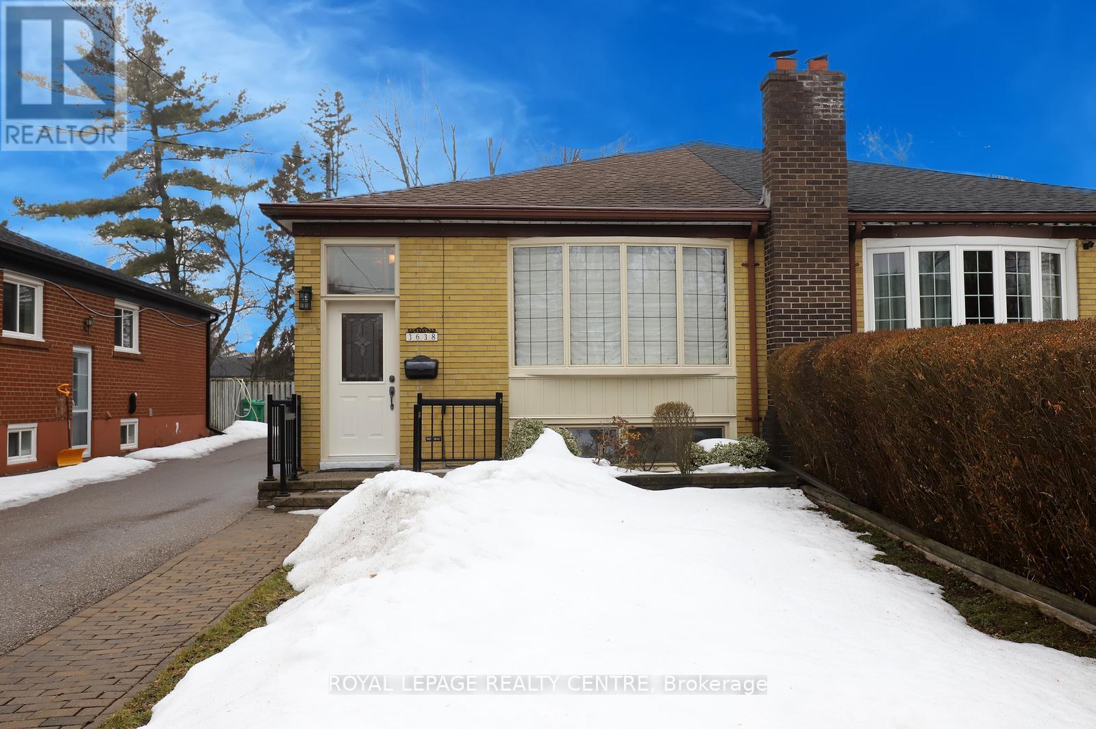 3638 Anniversary Road, Mississauga (Erindale), Ontario  L5C 2G1 - Photo 3 - W12934164