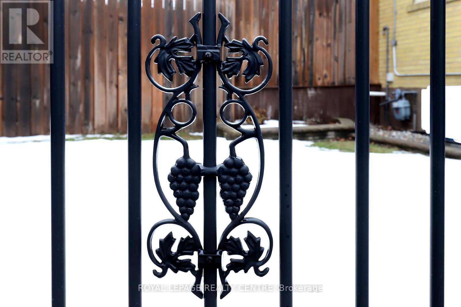 3638 Anniversary Road, Mississauga (Erindale), Ontario  L5C 2G1 - Photo 35 - W12934164