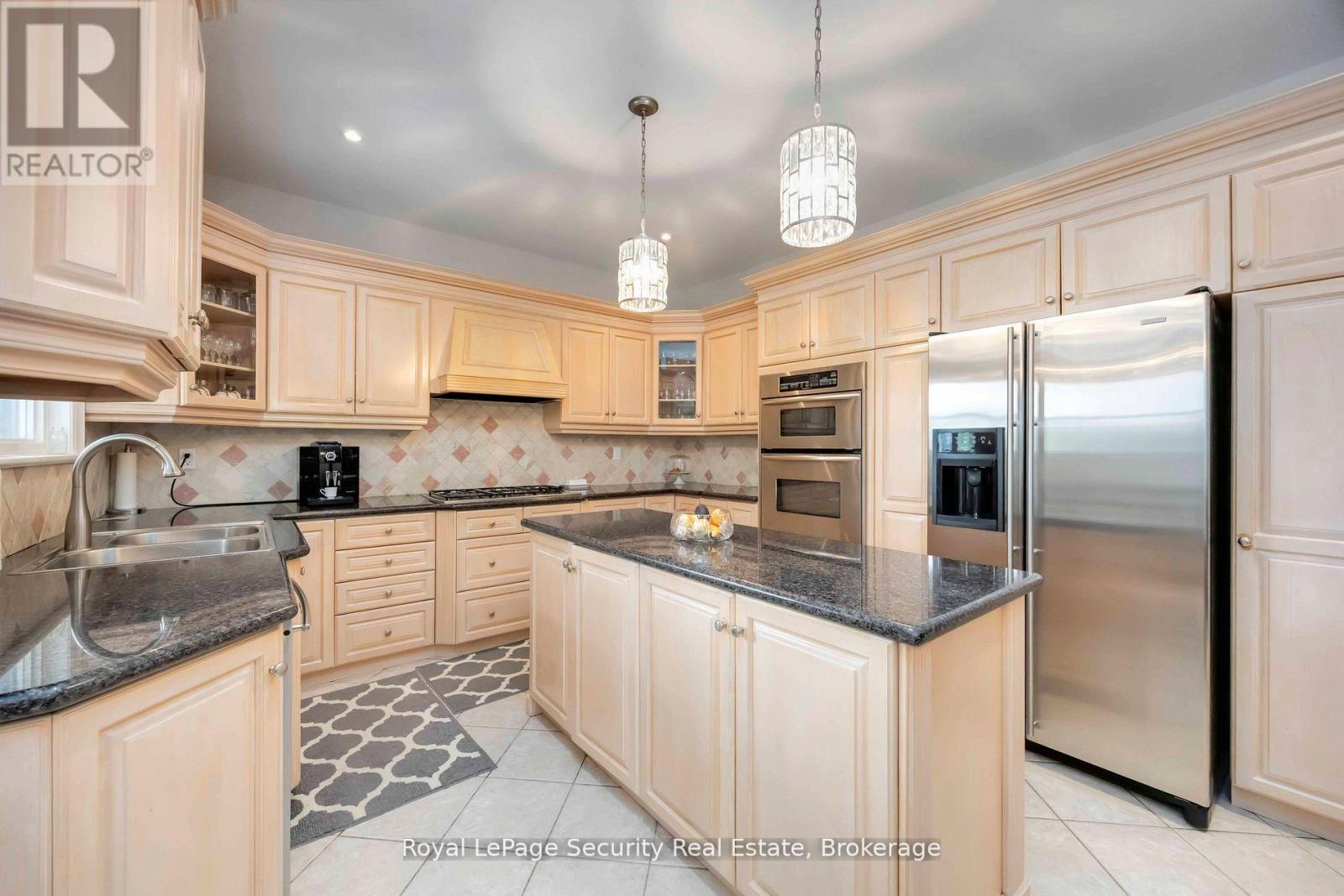 27 Gaydon Avenue, Toronto (Humberlea-Pelmo Park), Ontario  M9M 1G6 - Photo 10 - W12934222