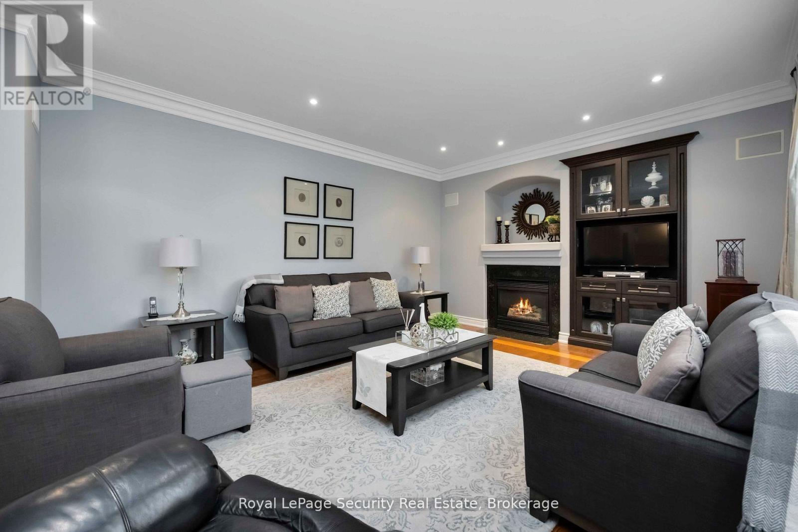 27 Gaydon Avenue, Toronto (Humberlea-Pelmo Park), Ontario  M9M 1G6 - Photo 13 - W12934222