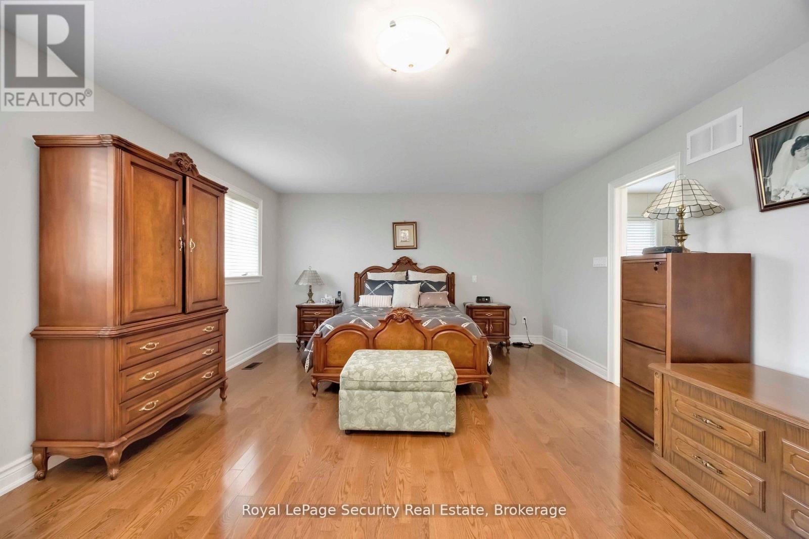 27 Gaydon Avenue, Toronto (Humberlea-Pelmo Park), Ontario  M9M 1G6 - Photo 17 - W12934222