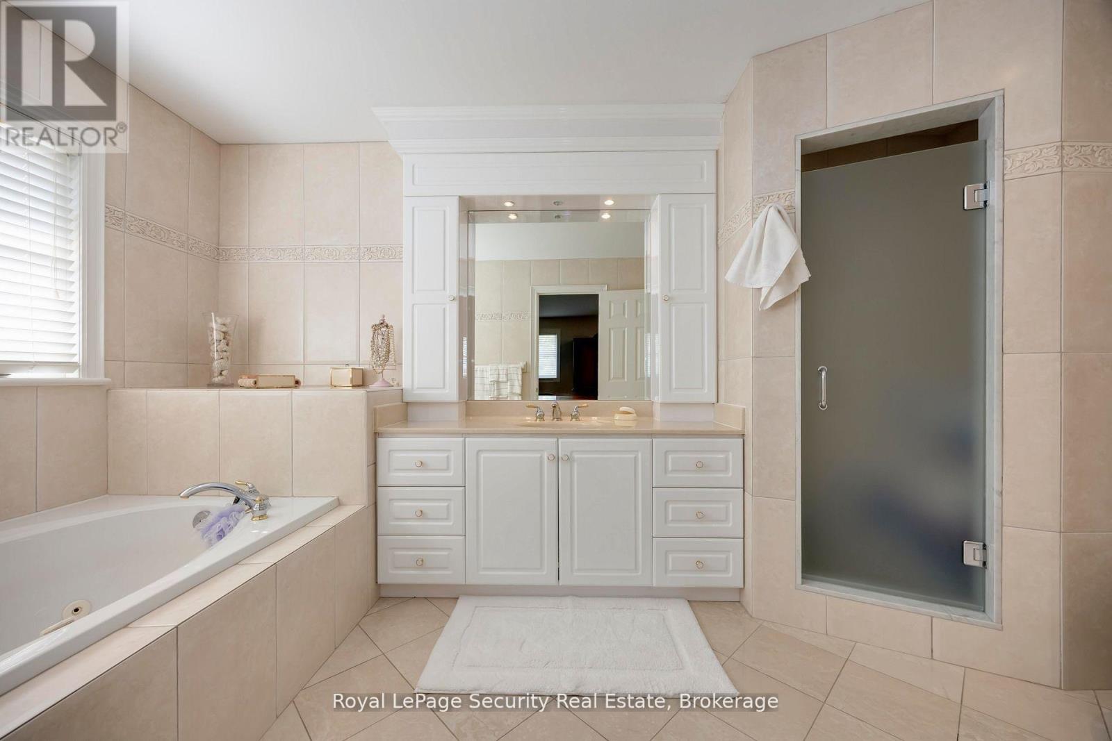 27 Gaydon Avenue, Toronto (Humberlea-Pelmo Park), Ontario  M9M 1G6 - Photo 20 - W12934222