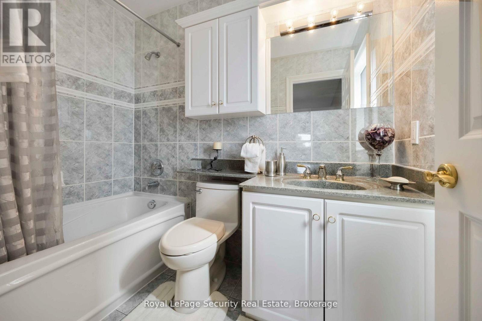 27 Gaydon Avenue, Toronto (Humberlea-Pelmo Park), Ontario  M9M 1G6 - Photo 23 - W12934222