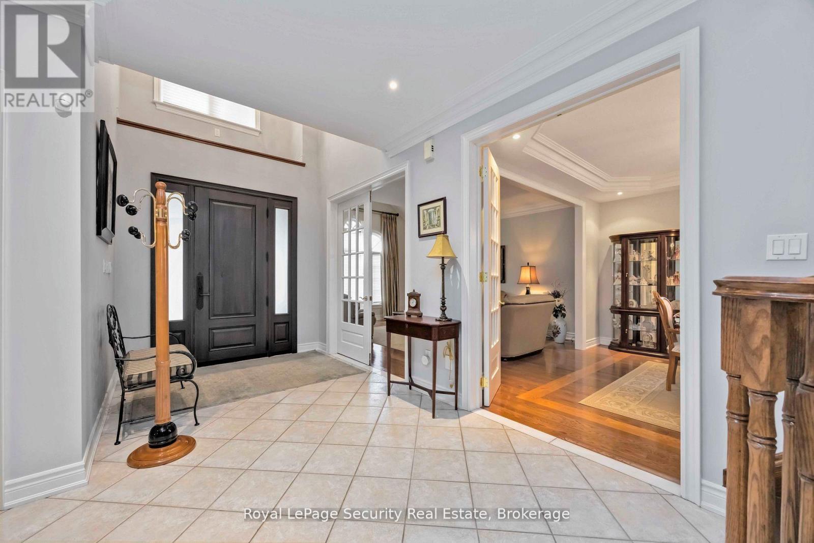 27 Gaydon Avenue, Toronto (Humberlea-Pelmo Park), Ontario  M9M 1G6 - Photo 3 - W12934222