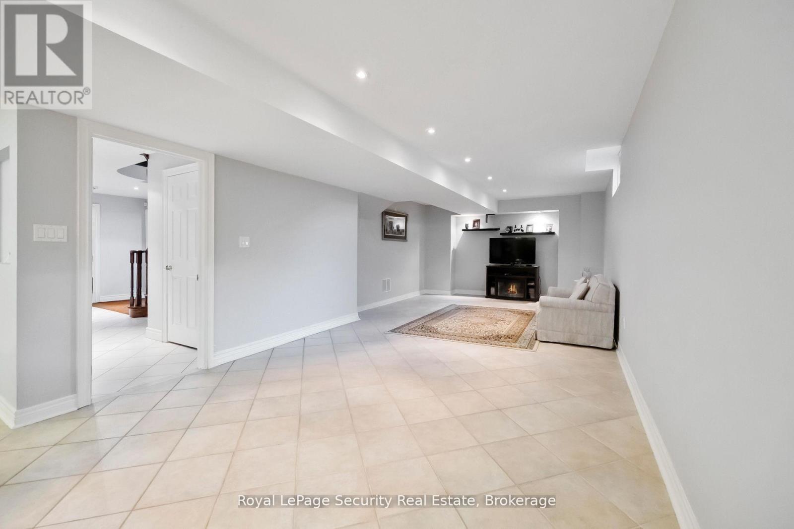 27 Gaydon Avenue, Toronto (Humberlea-Pelmo Park), Ontario  M9M 1G6 - Photo 30 - W12934222