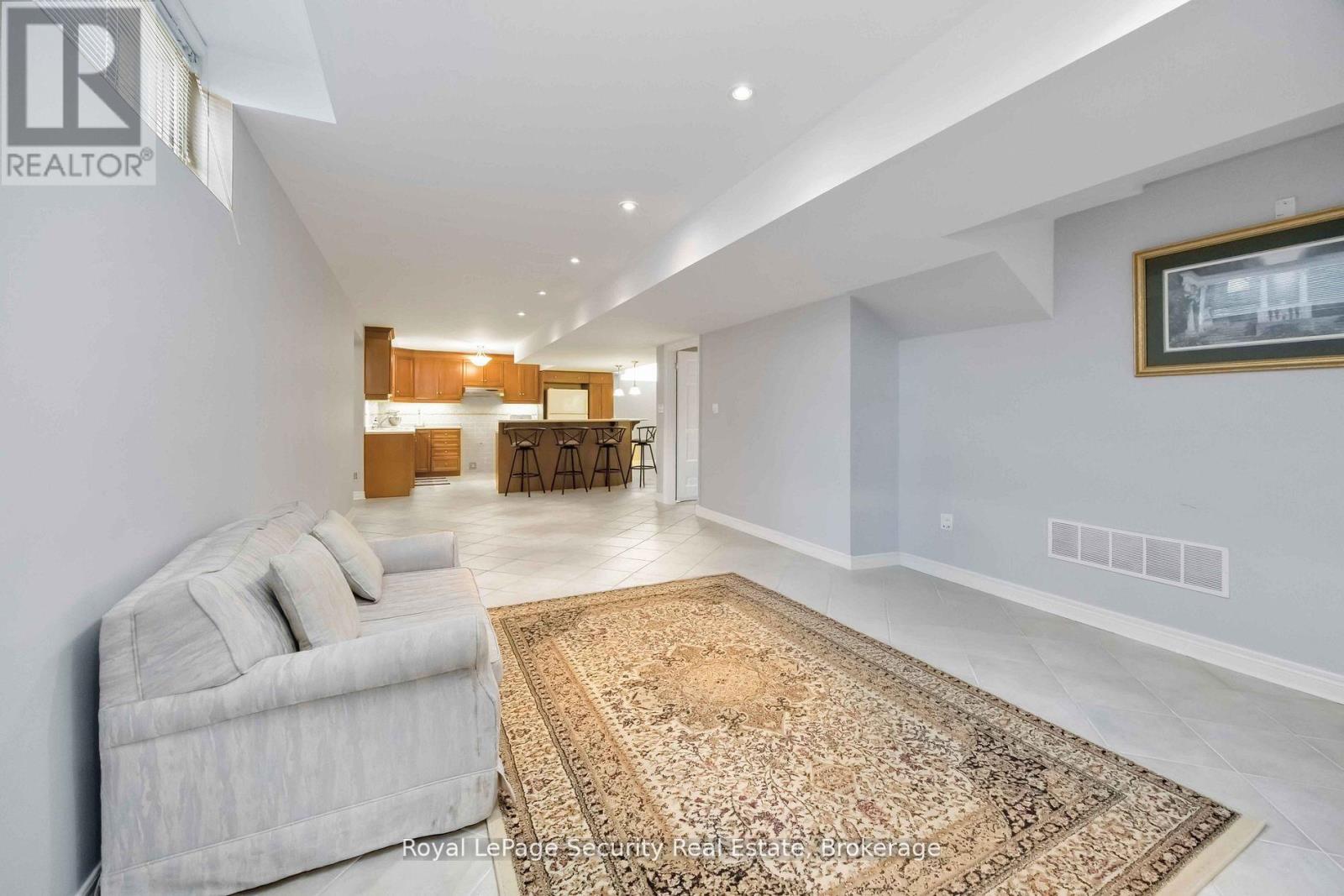 27 Gaydon Avenue, Toronto (Humberlea-Pelmo Park), Ontario  M9M 1G6 - Photo 32 - W12934222