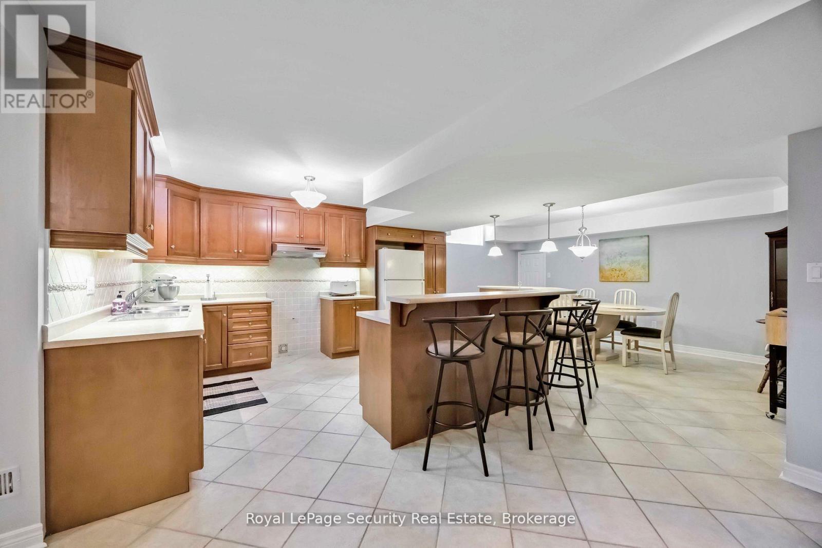 27 Gaydon Avenue, Toronto (Humberlea-Pelmo Park), Ontario  M9M 1G6 - Photo 33 - W12934222