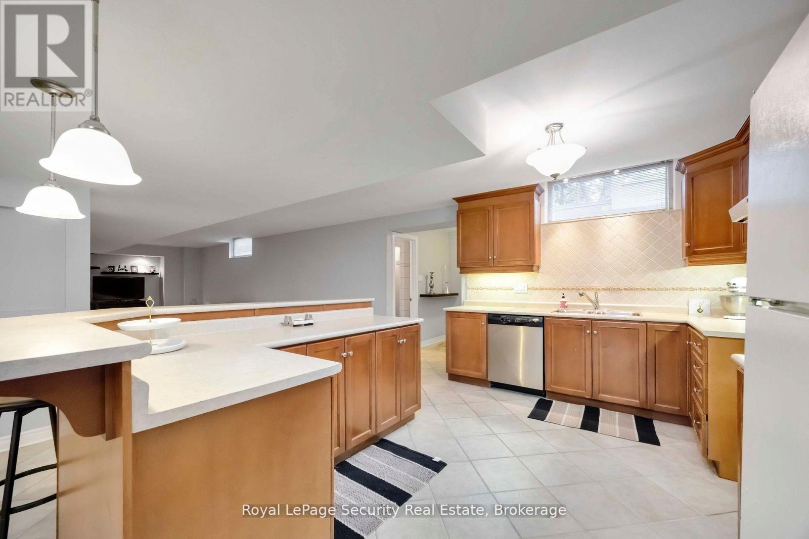 27 Gaydon Avenue, Toronto (Humberlea-Pelmo Park), Ontario  M9M 1G6 - Photo 34 - W12934222