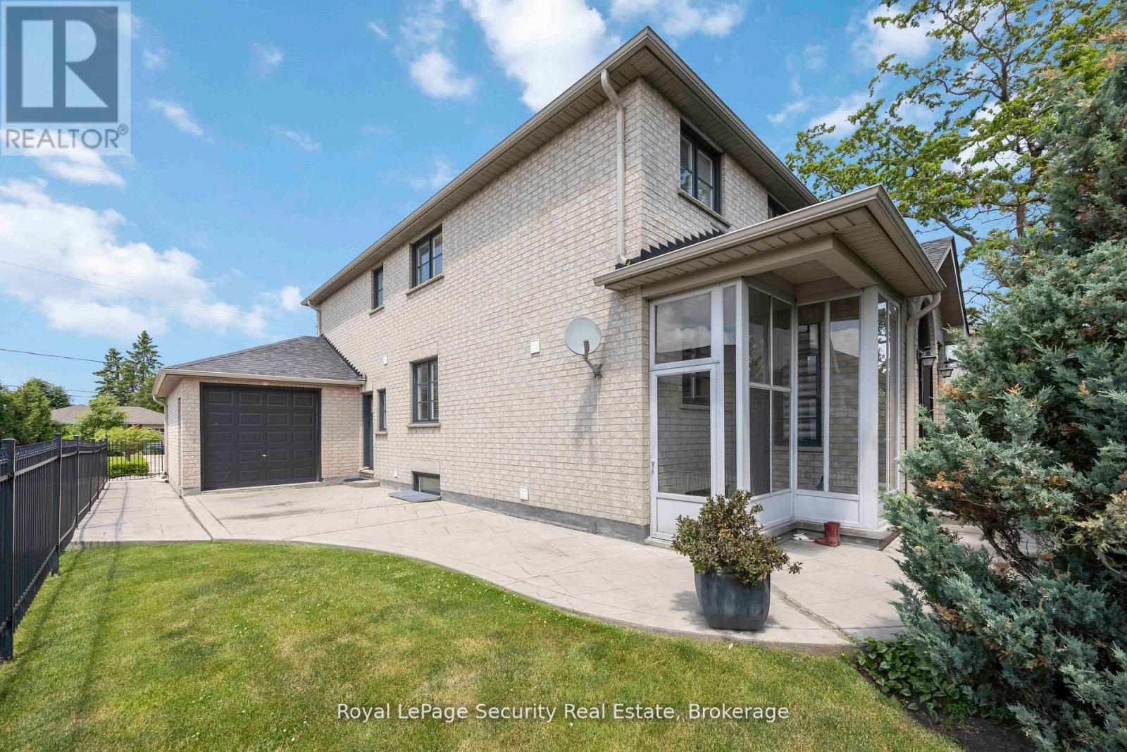 27 Gaydon Avenue, Toronto (Humberlea-Pelmo Park), Ontario  M9M 1G6 - Photo 36 - W12934222