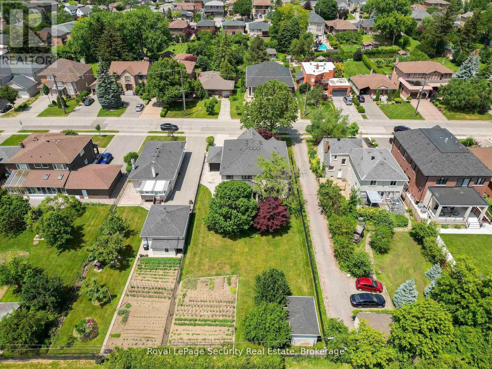 27 Gaydon Avenue, Toronto (Humberlea-Pelmo Park), Ontario  M9M 1G6 - Photo 40 - W12934222